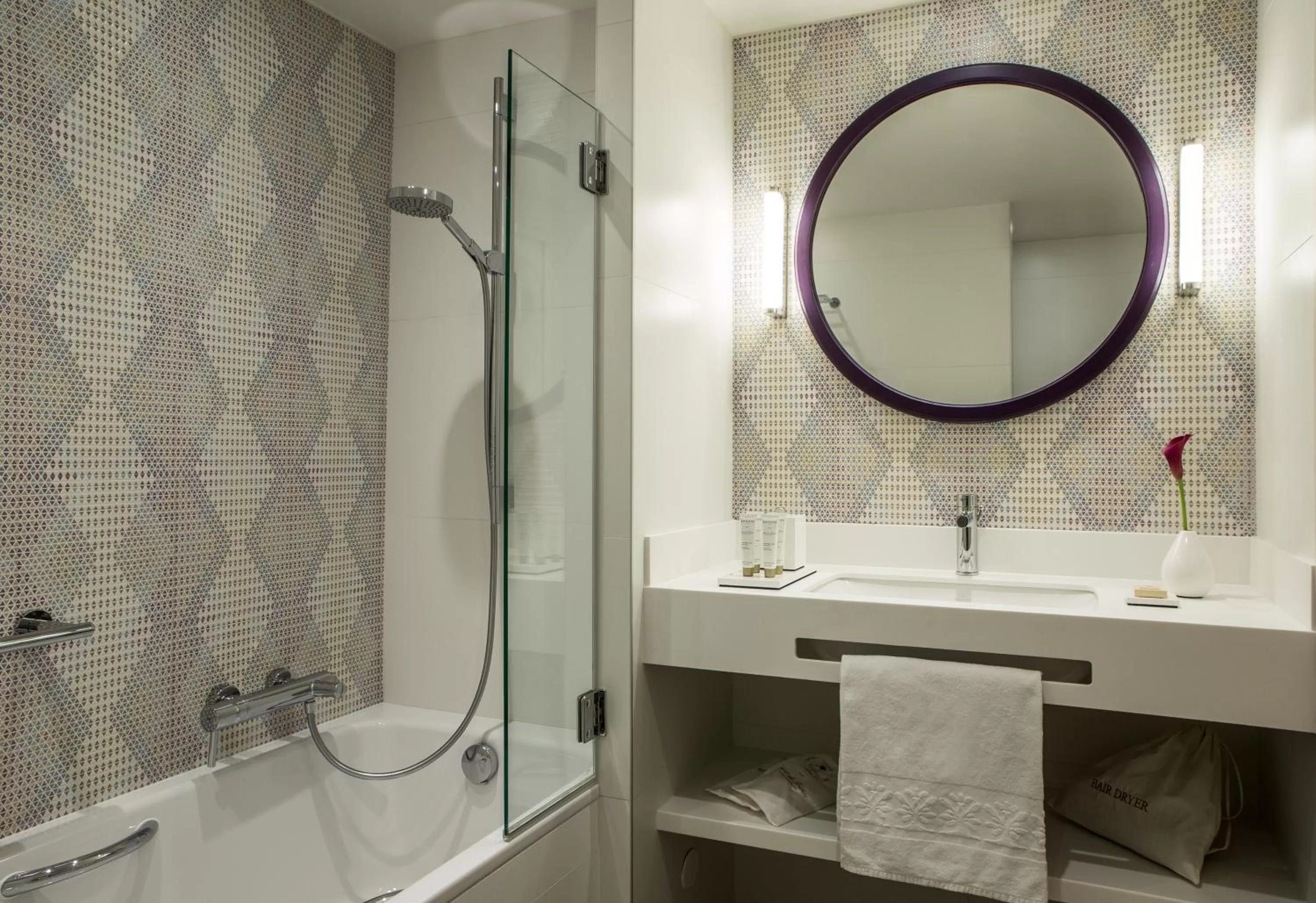 Bathroom in Hôtel Parc Saint-Séverin - Esprit de France