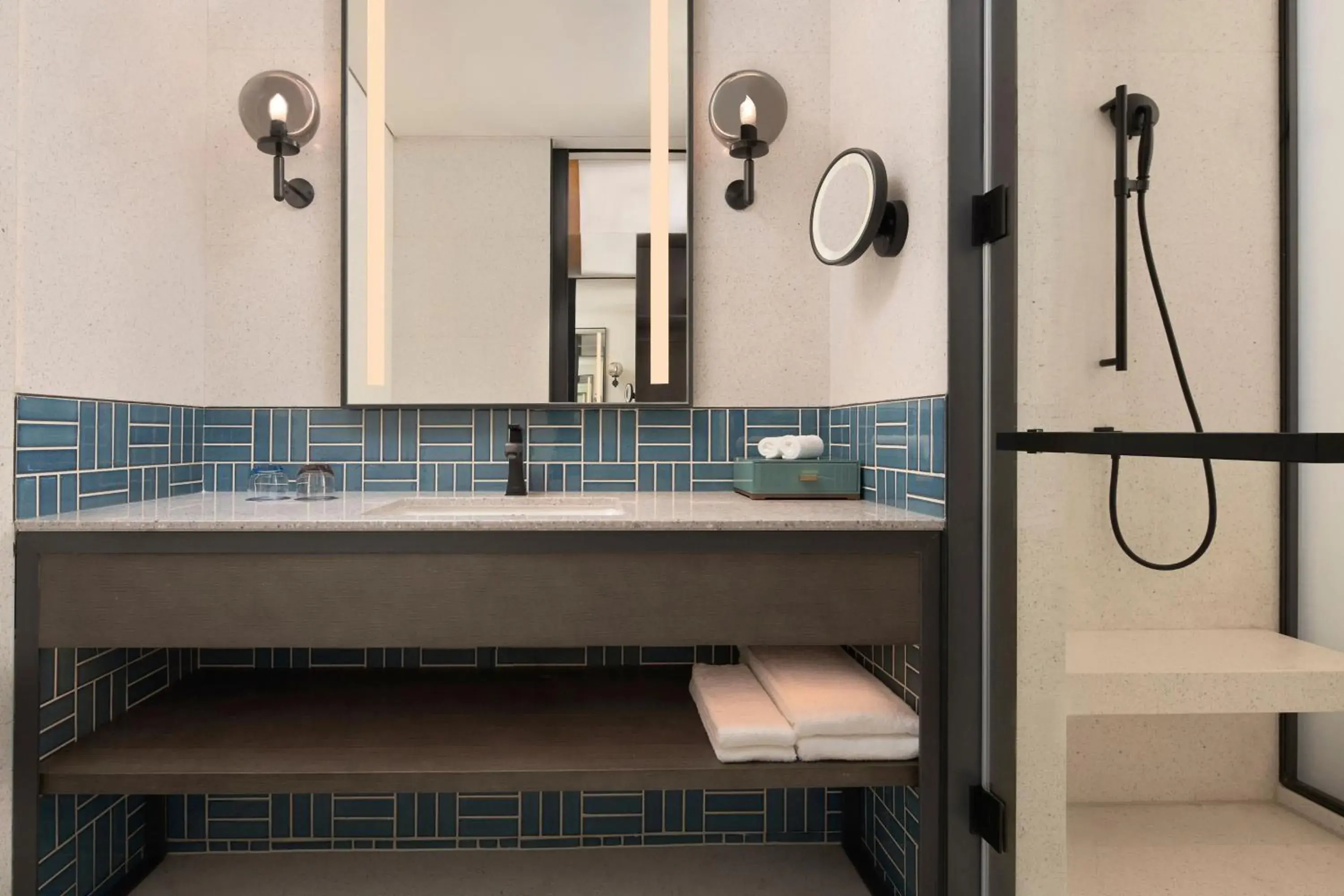 Bathroom in Four Points by Sheraton Tianjin National Convention and Exhibition Center