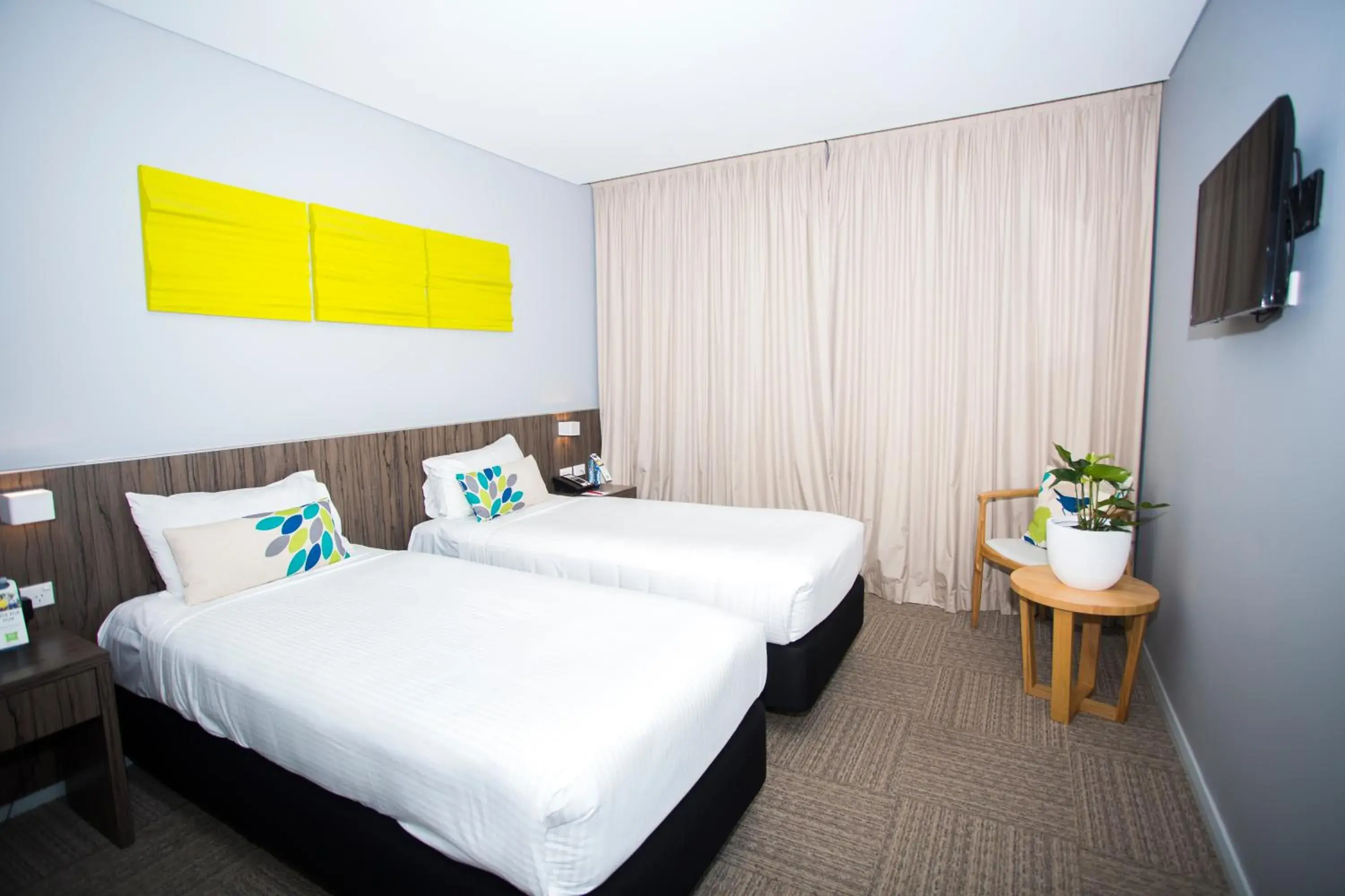 Photo of the whole room, Bed in Ibis Styles The Entrance