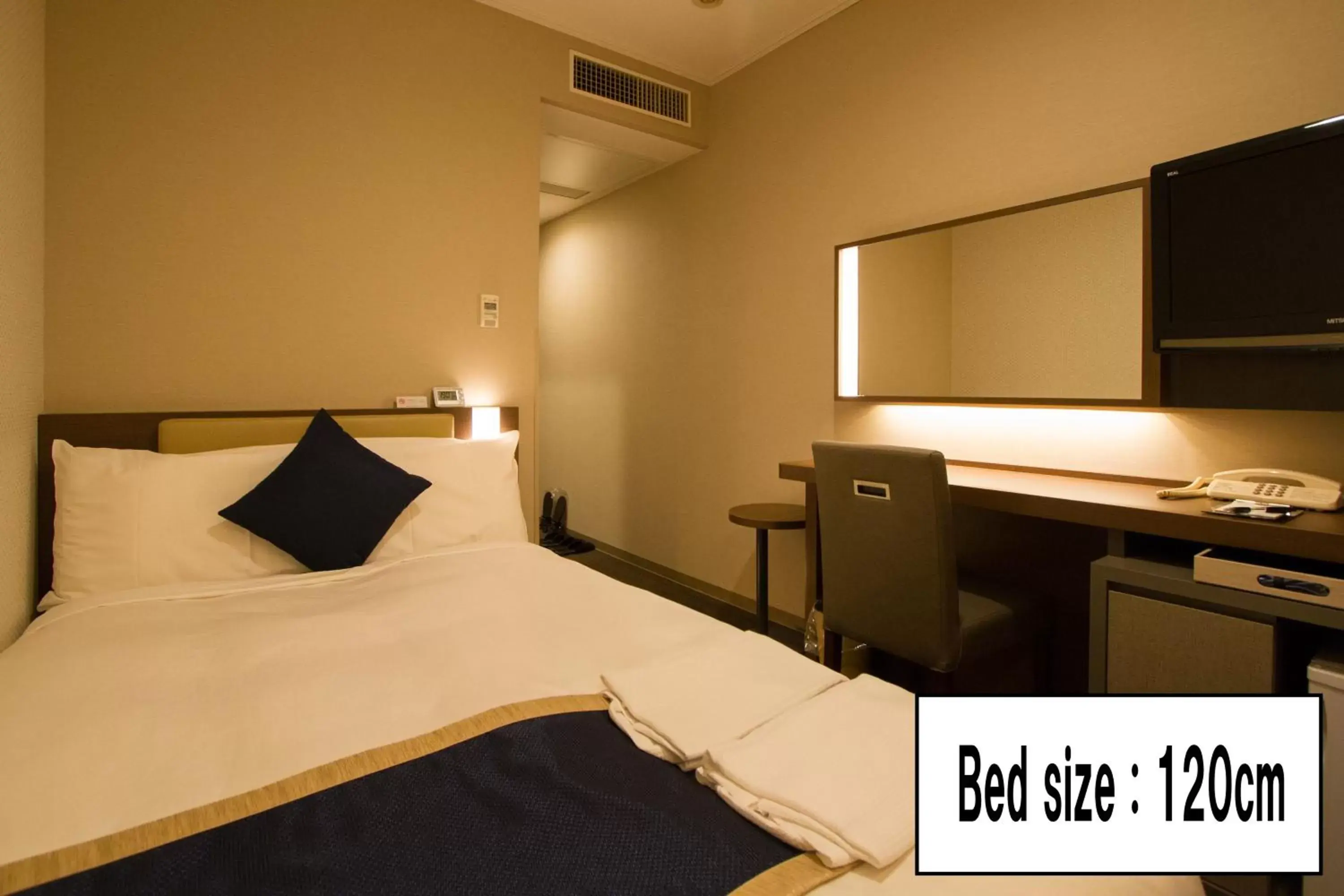 Photo of the whole room, Bed in Hotel Sunroute Asakusa