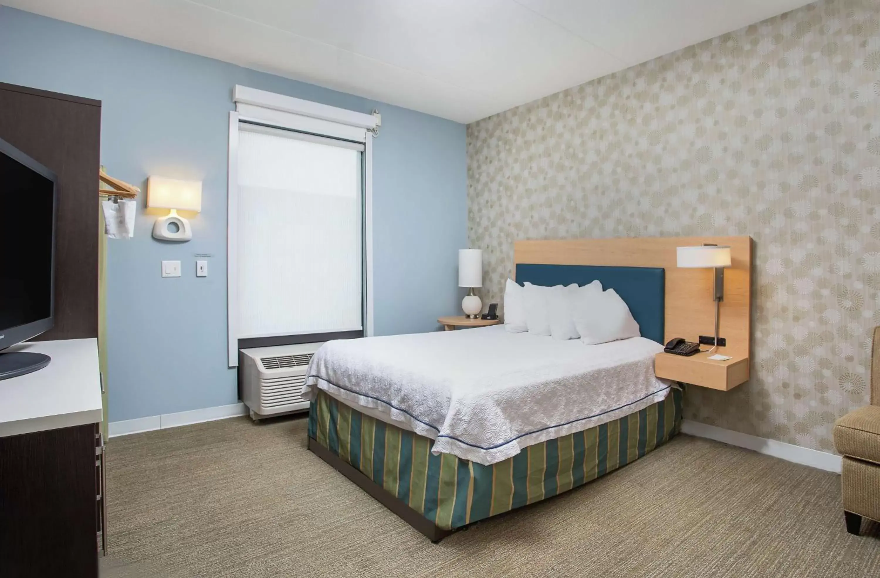 Bedroom, Bed in Home2 Suites Nashville Airport