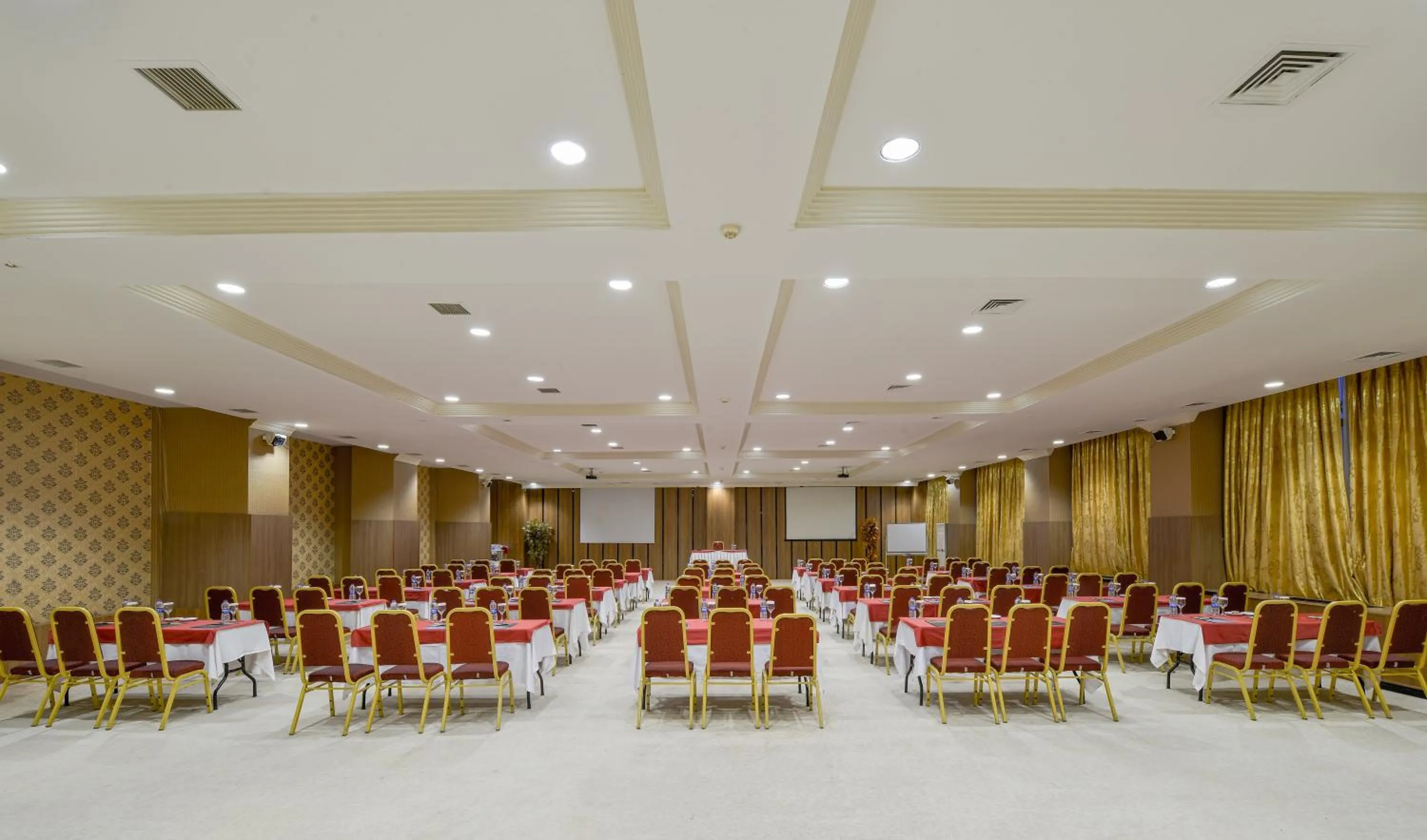 Meeting/conference room in Anadolu Hotels Esenboga Thermal