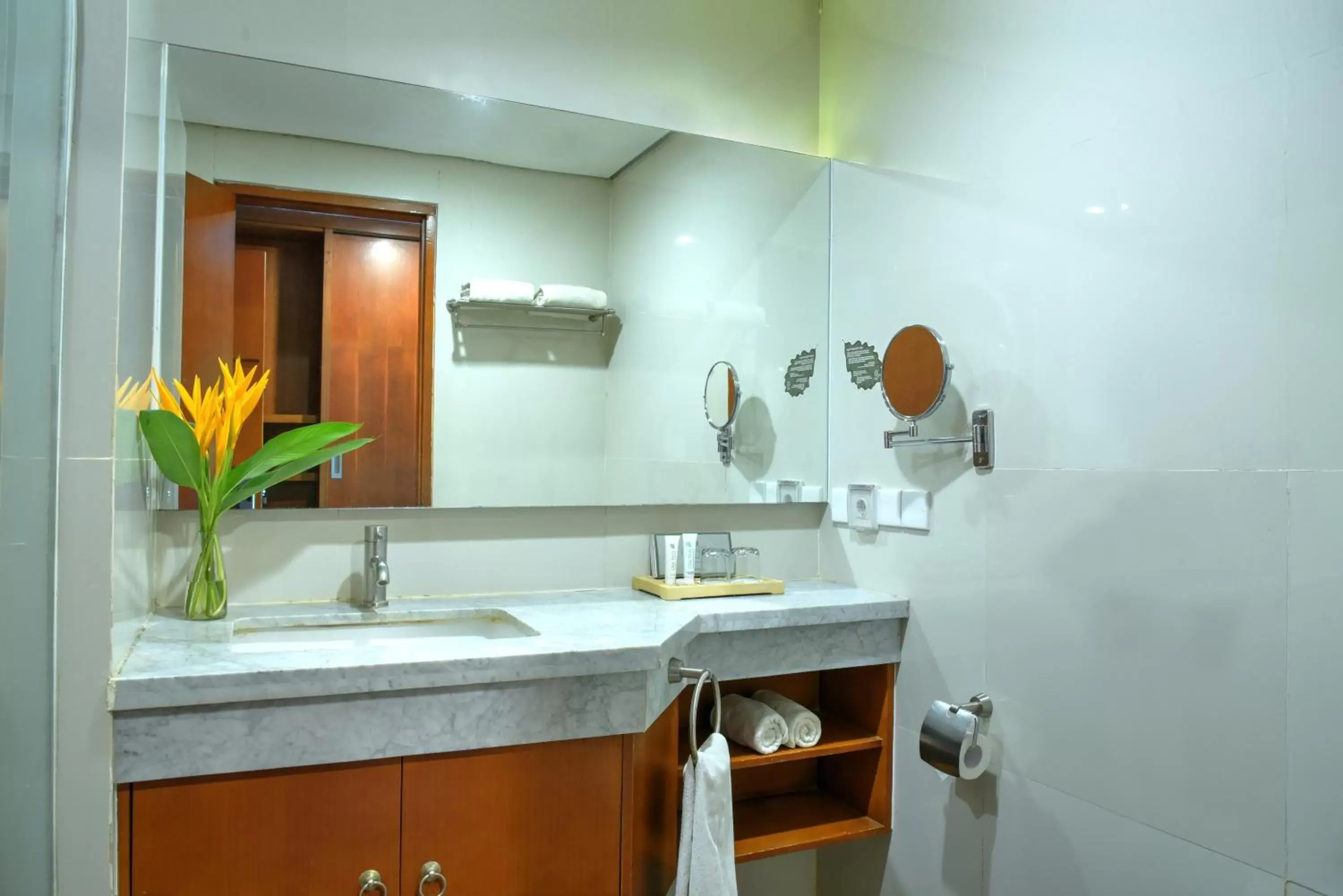 Bathroom in Oak Tree Emerald Semarang