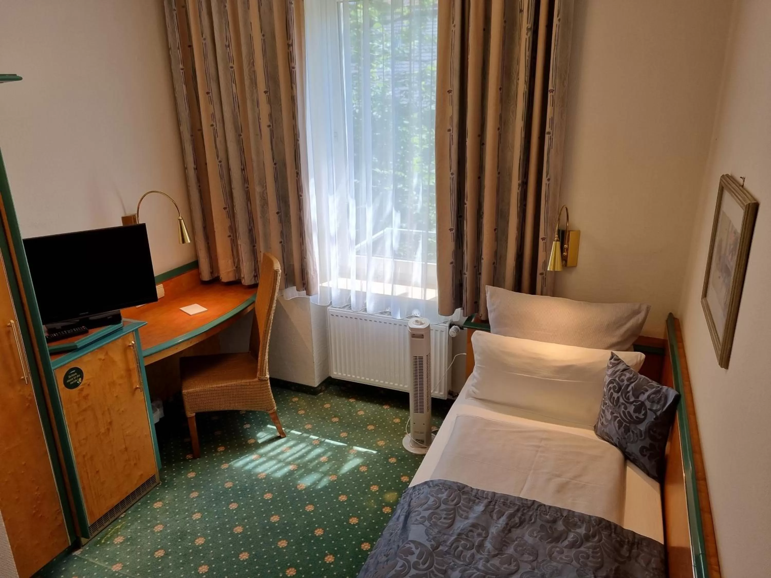 Photo of the whole room, Bed in myMINGA4 - Hotel & serviced Apartments