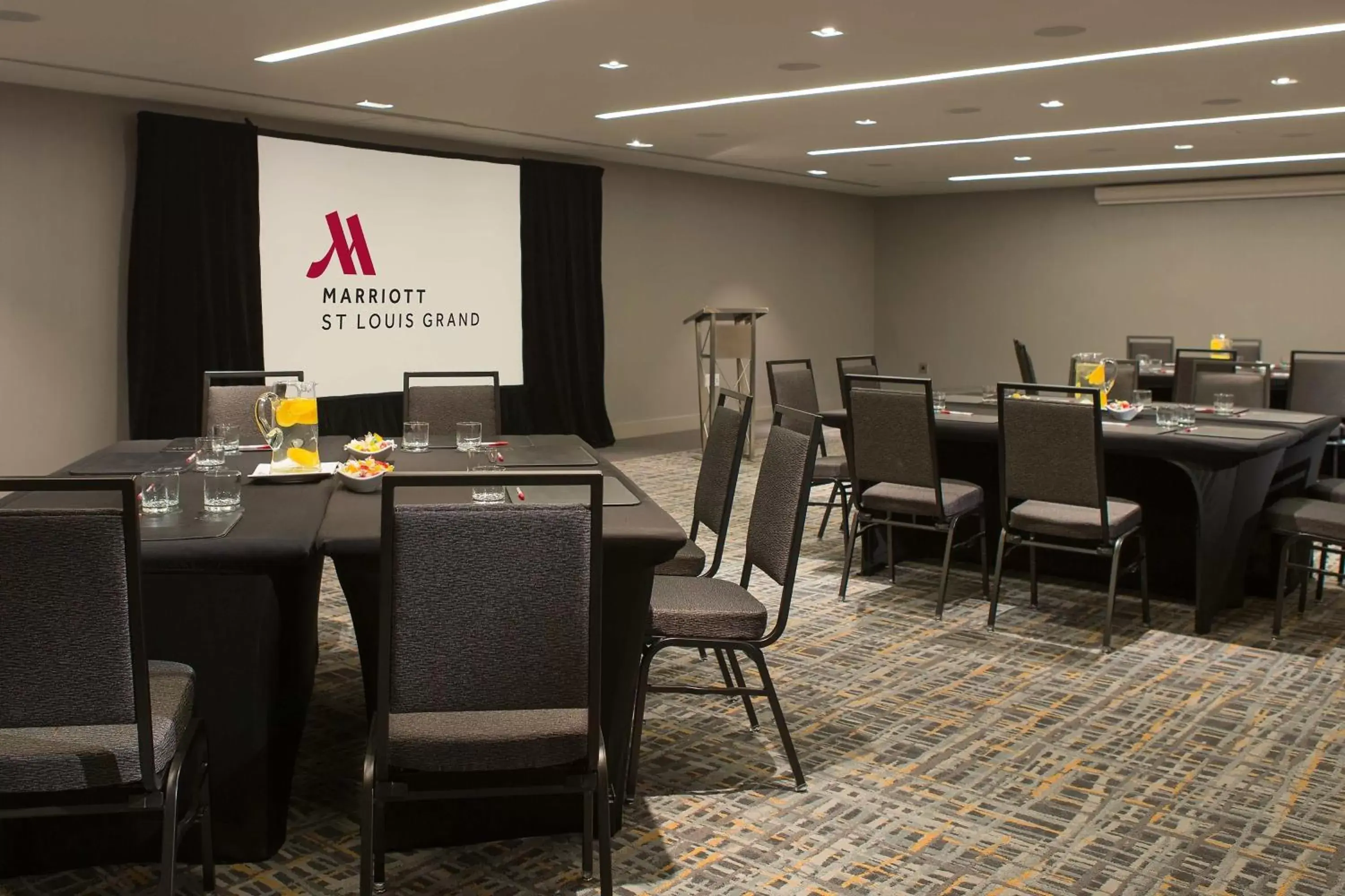 Meeting/conference room, Restaurant/Places to Eat in Marriott St. Louis Grand