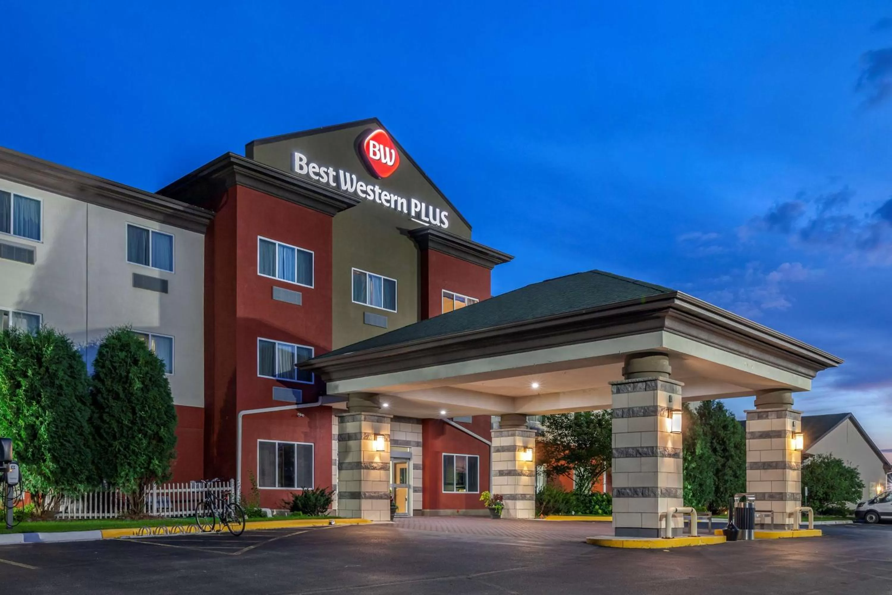 Property building in Best Western PLUS Sparta Trail Lodge