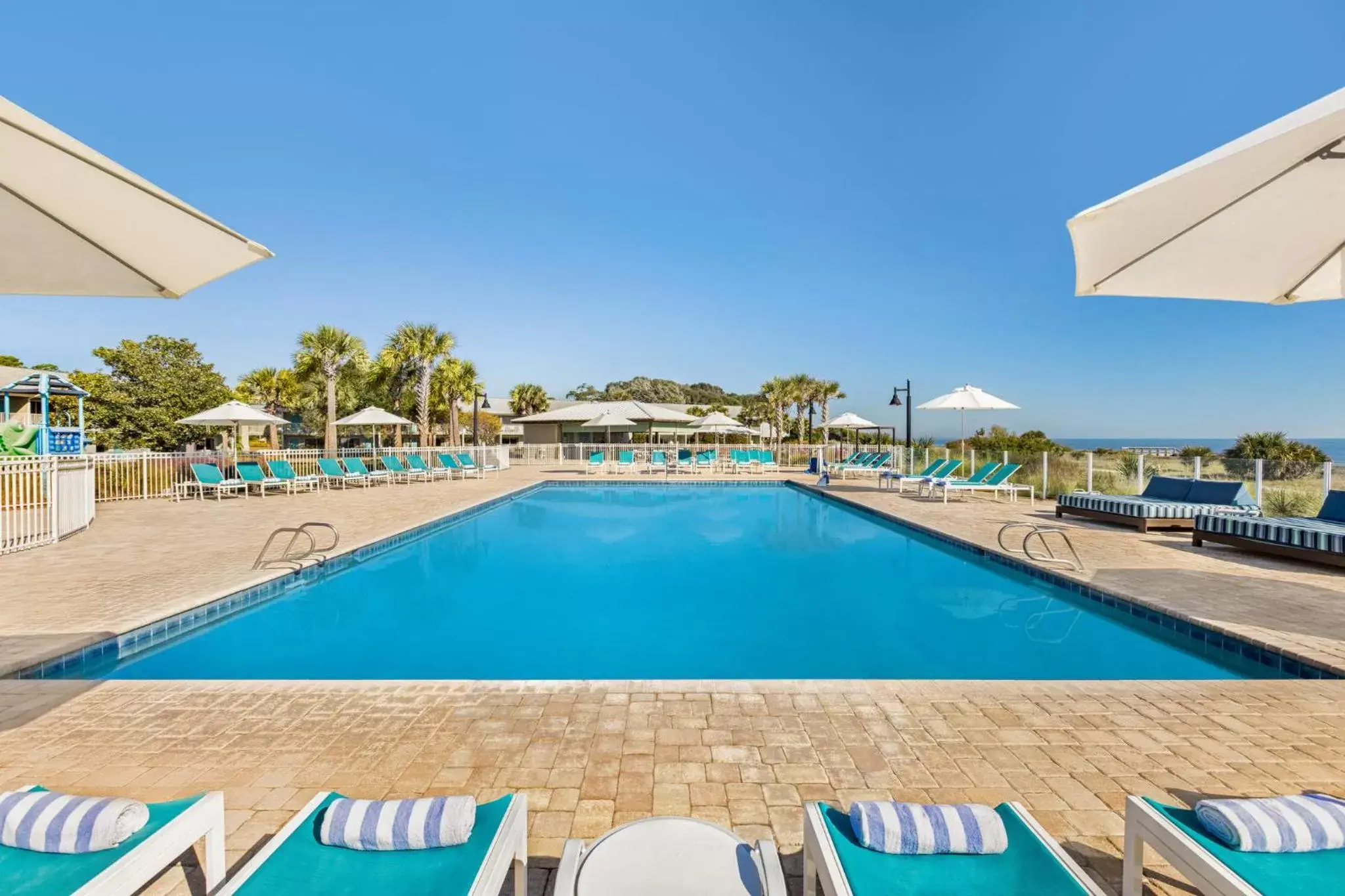 Swimming Pool in Holiday Inn Resort Jekyll Island, an IHG Hotel