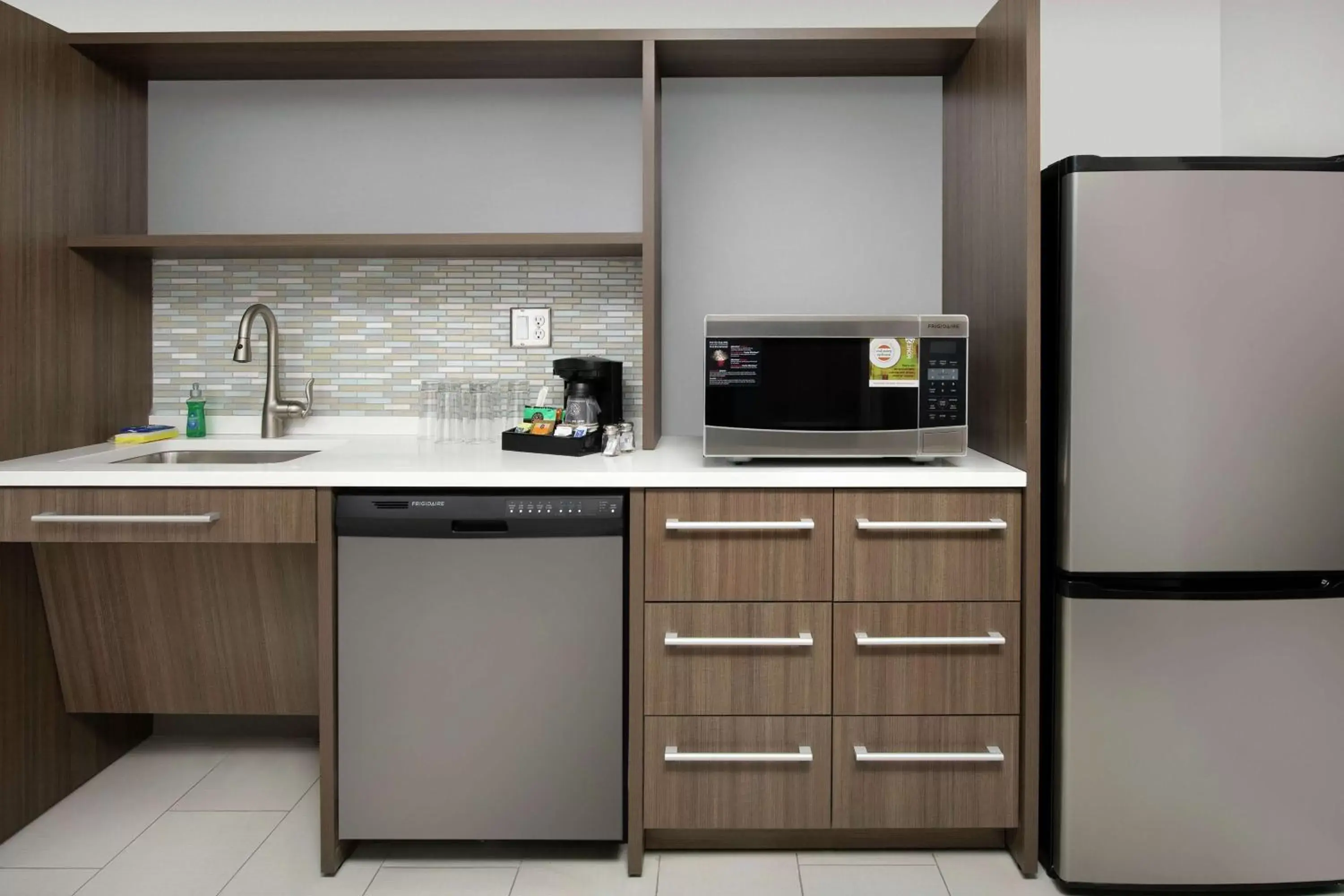 Kitchen or kitchenette, Kitchen/Kitchenette in Home2 Suites By Hilton Longmont