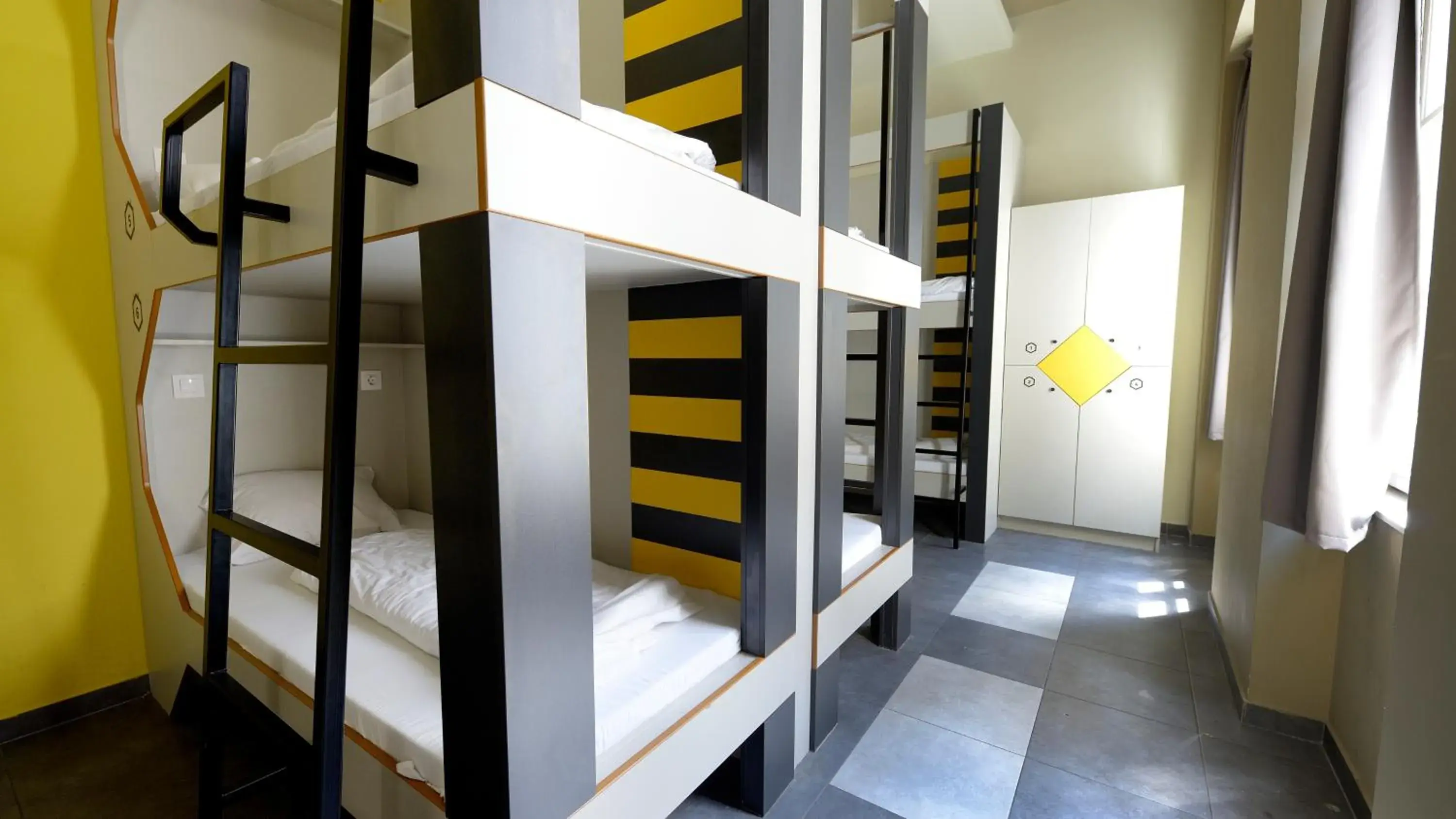 Bedroom, Bunk Bed in The Hive Party Hostel Budapest