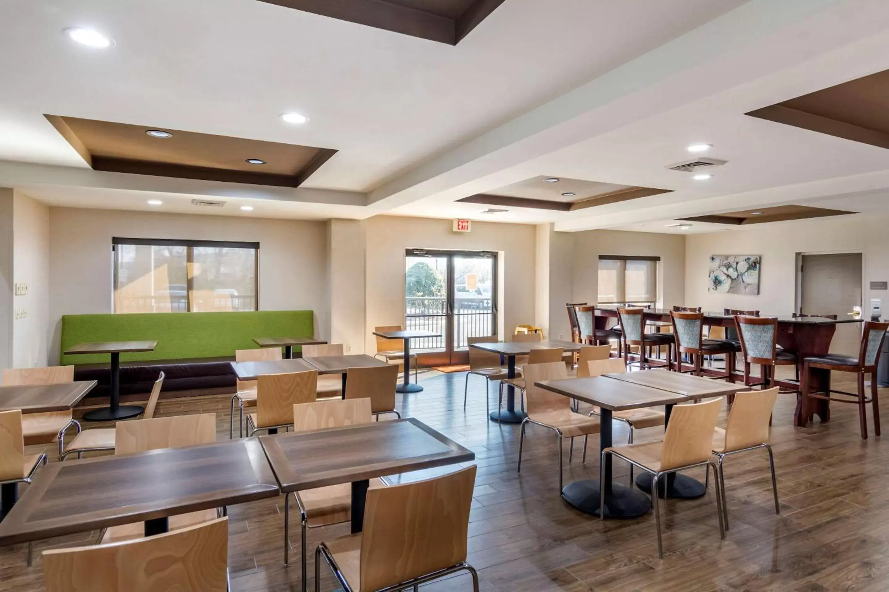 Restaurant/Places to Eat in Comfort Suites Southpark