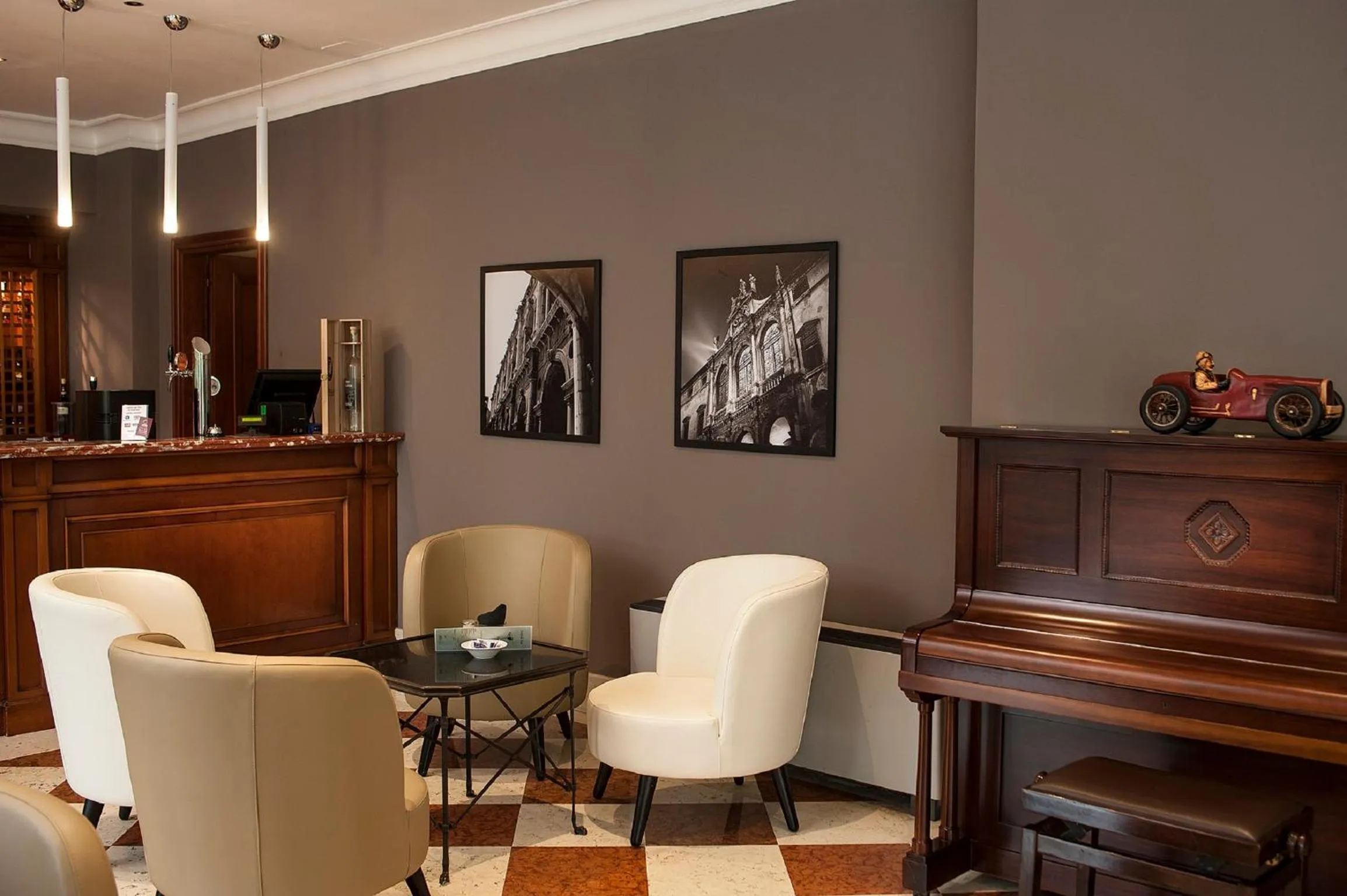 Lobby or reception in SHG Hotel De La Ville