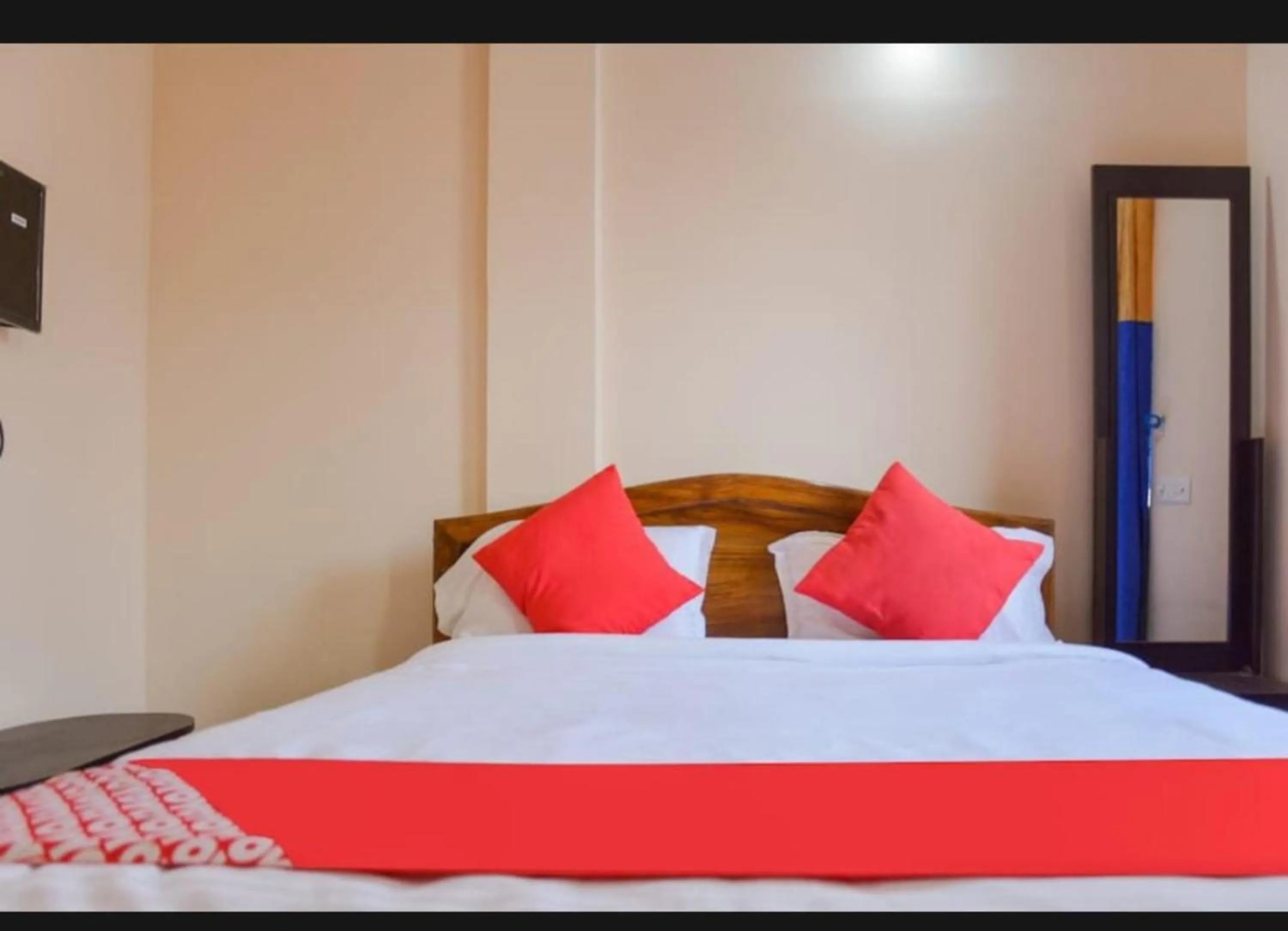 Bed in Goroomgo Caroline Homestay Bhubaneswar
