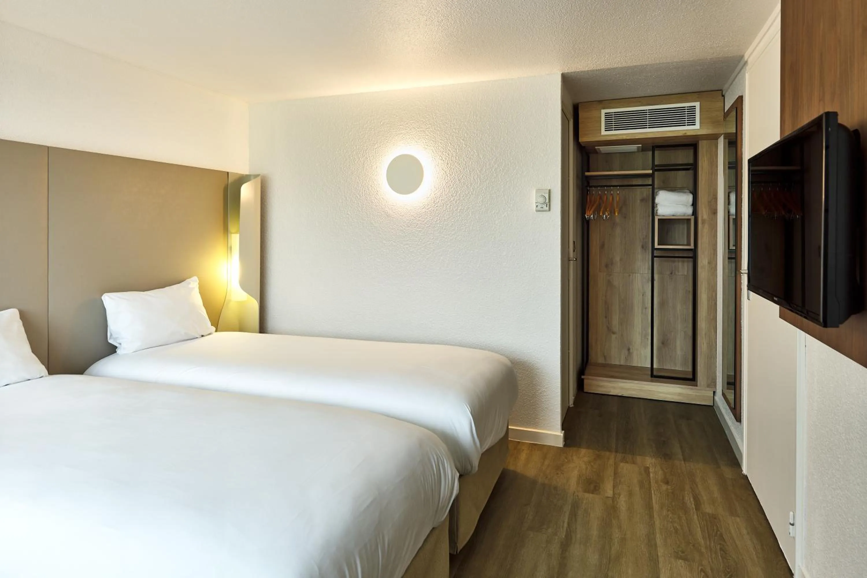 Bed in Campanile NATURE - Villennes sur Seine Poissy