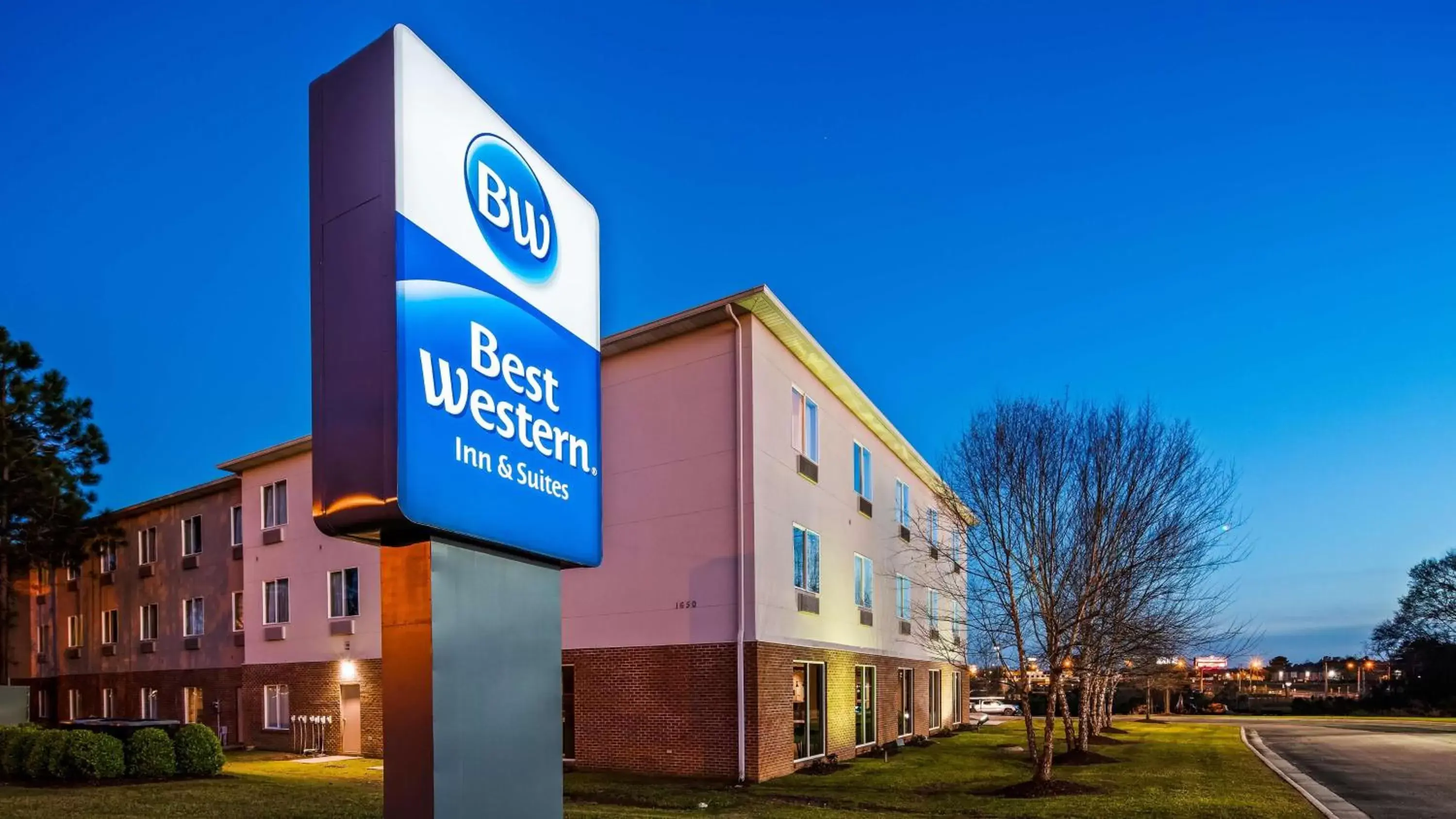 Property Building in Best Western Dothan Inn & Suites