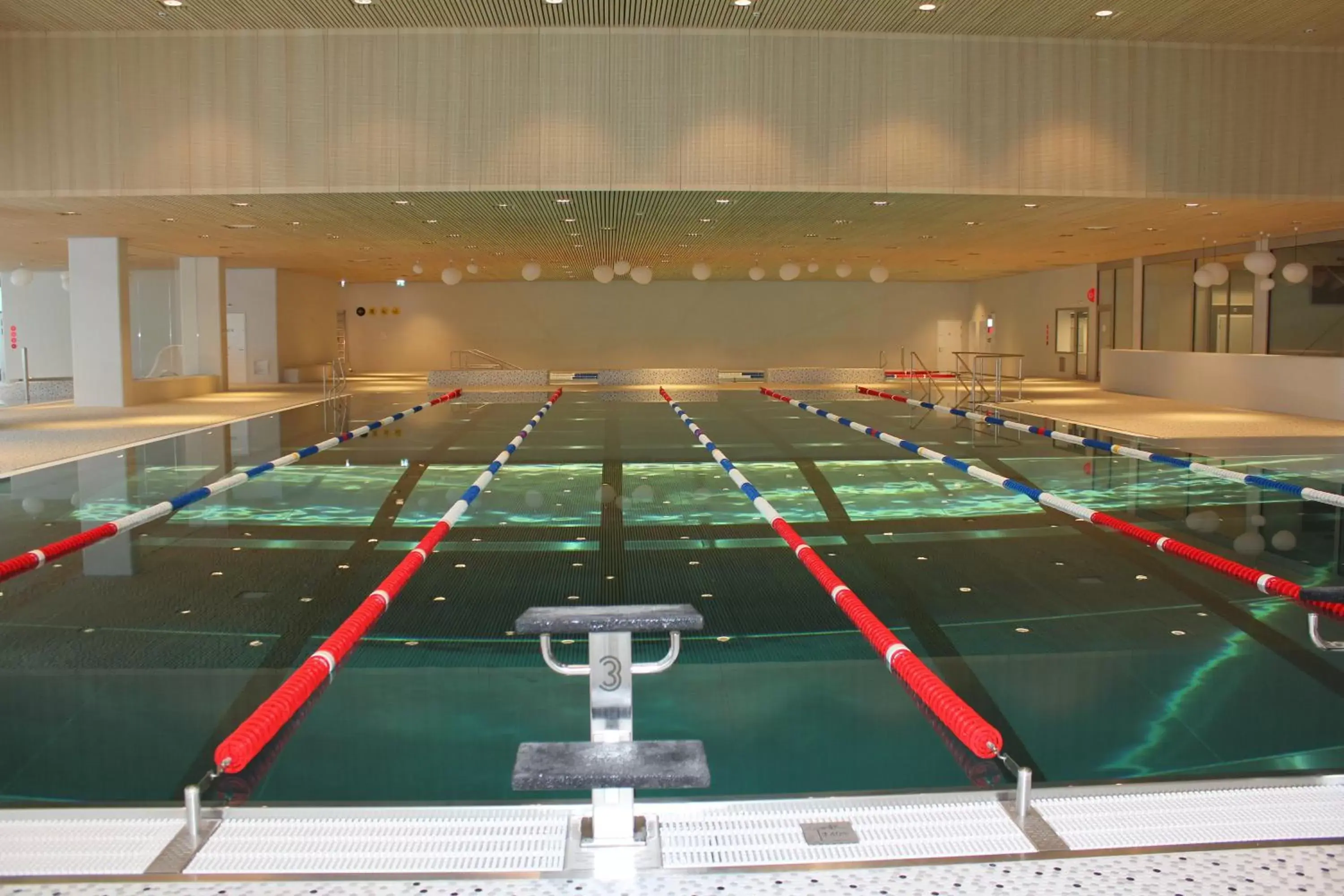 Swimming pool in lintharena ag