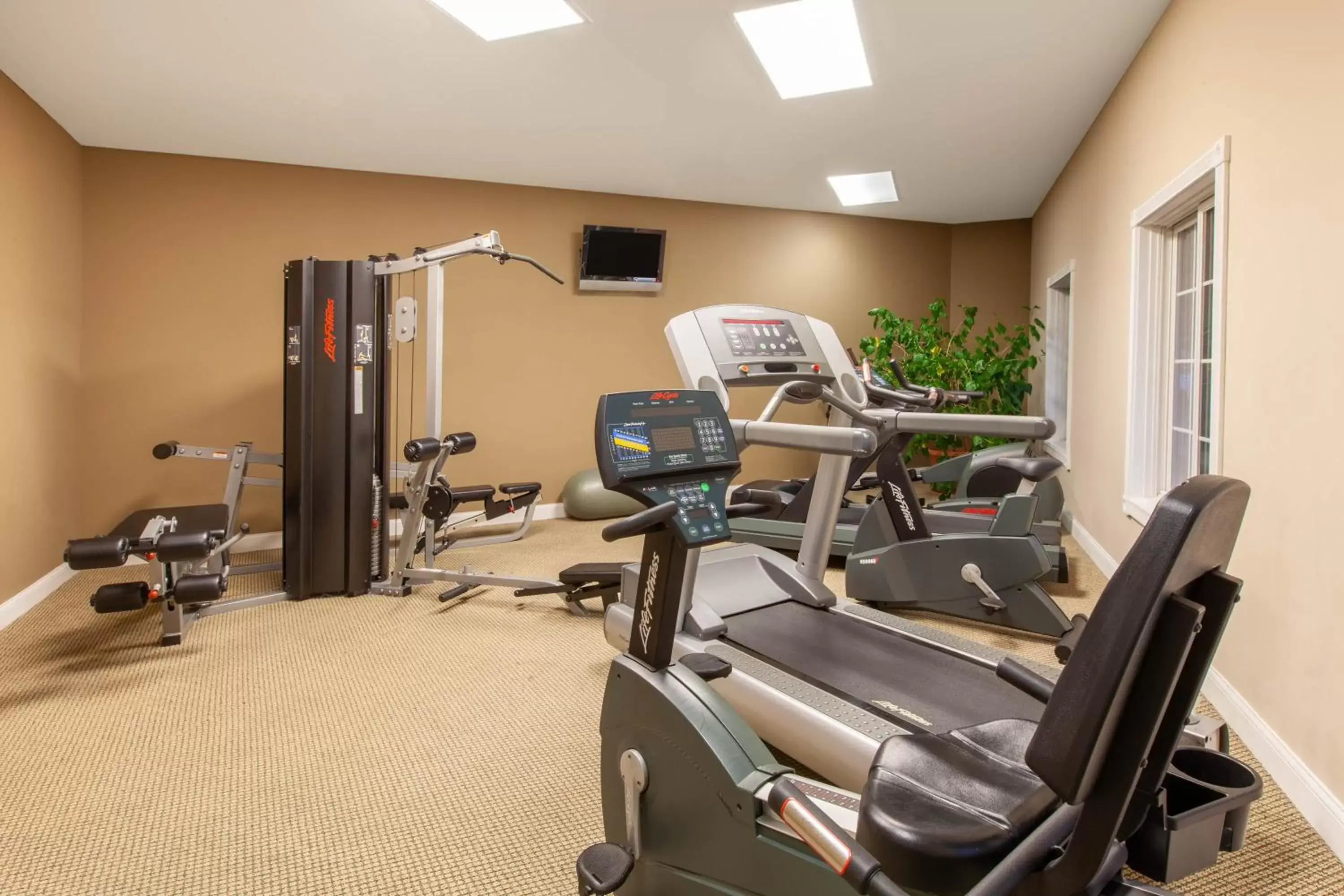 Fitness centre/facilities, Fitness Center/Facilities in Apple Tree Inn; SureStay Collection by Best Western