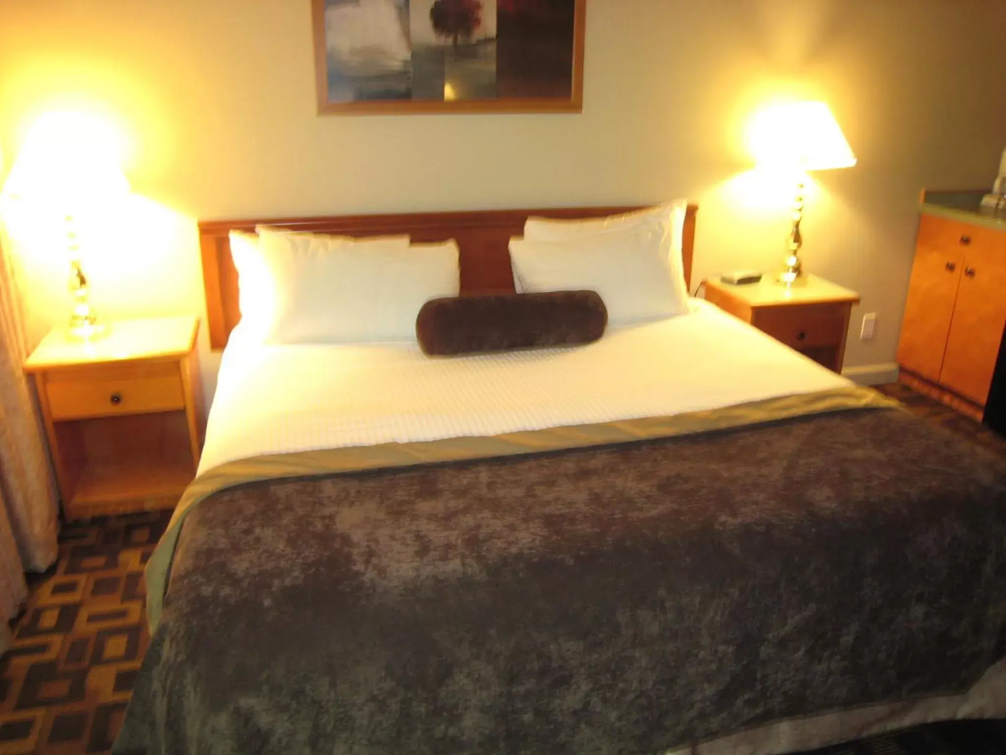 Bed in Super 8 by Wyndham Castlegar BC