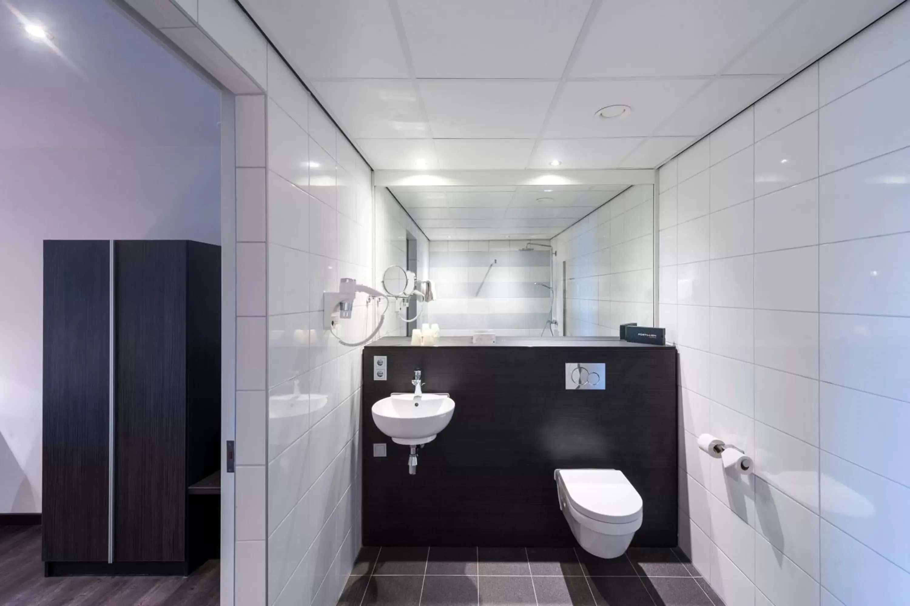 Bathroom in Postillion Hotel Dordrecht