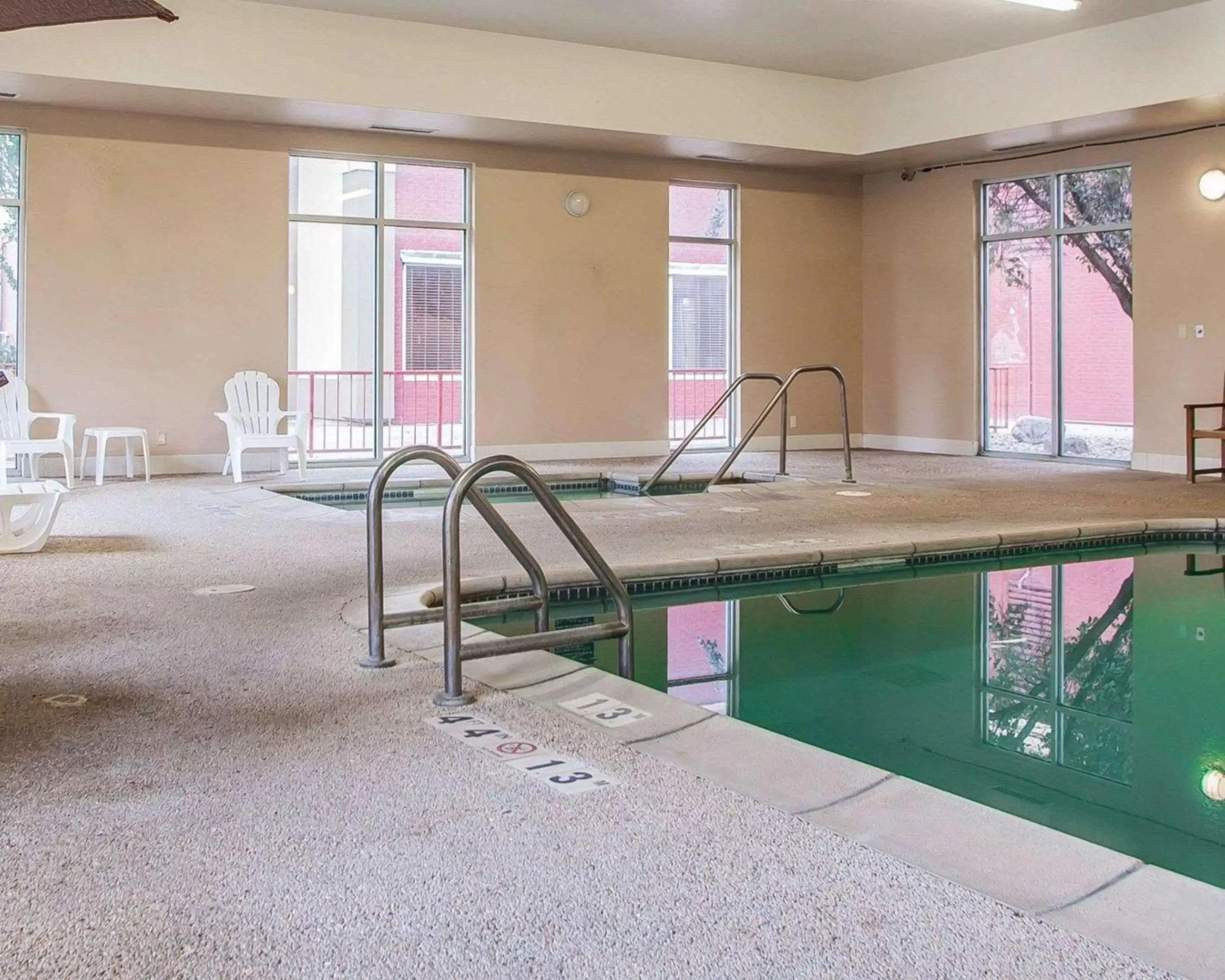 Swimming Pool in Quality Inn Fort Dodge