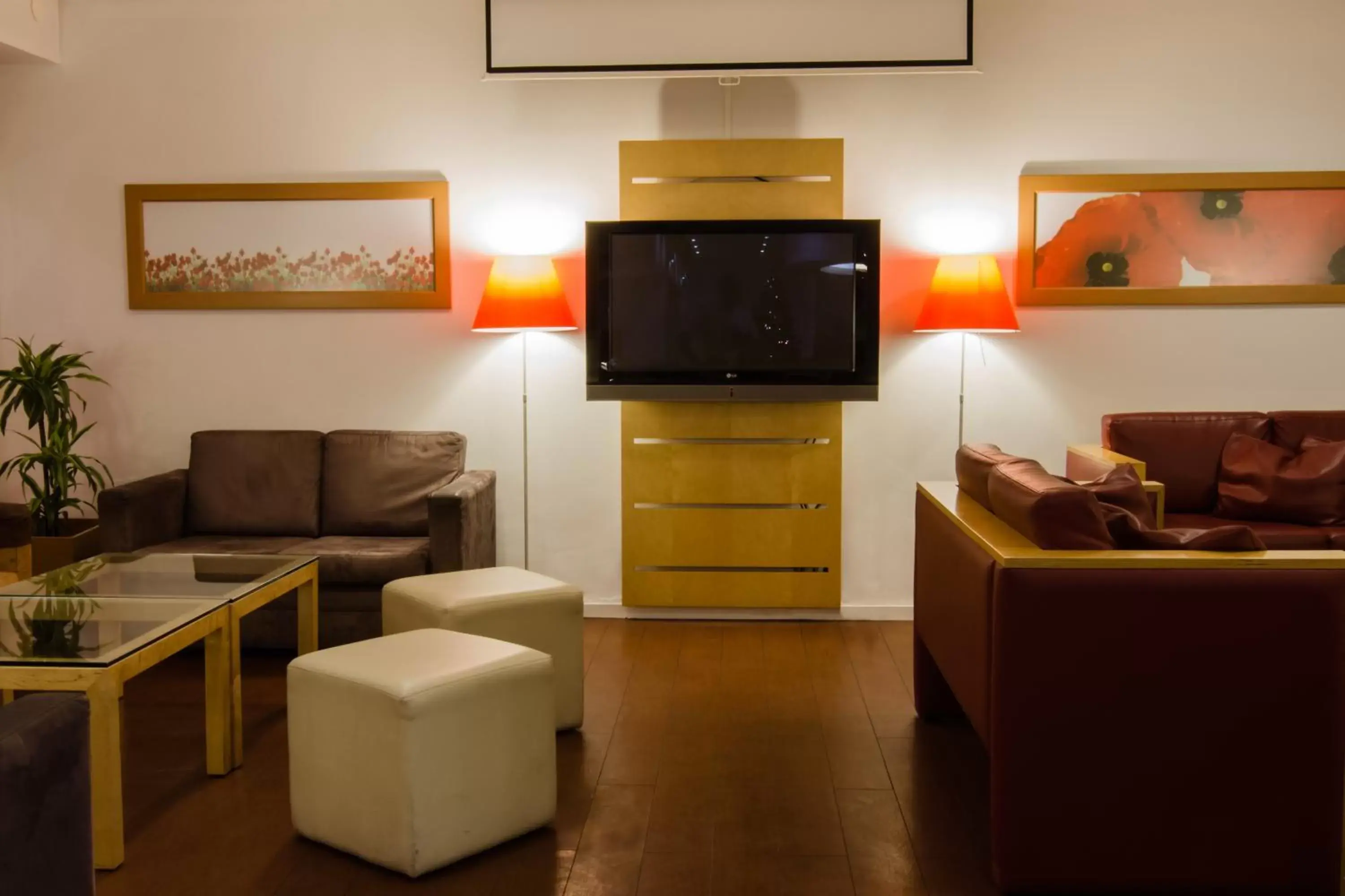 Communal lounge/ TV room, Seating Area in Hotel ibis Porto Sao Joao