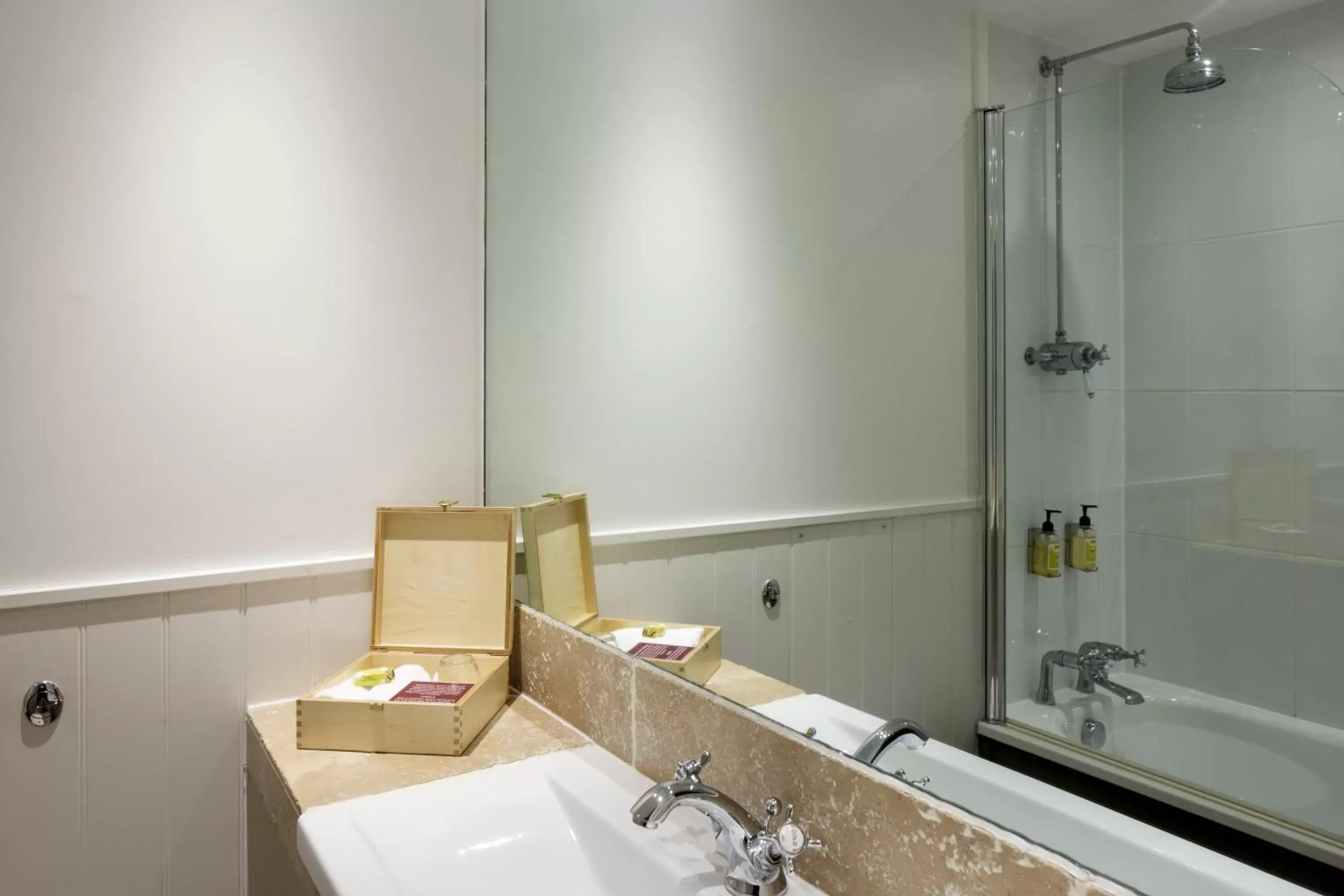 Bathroom in Westmorland Hotel Tebay