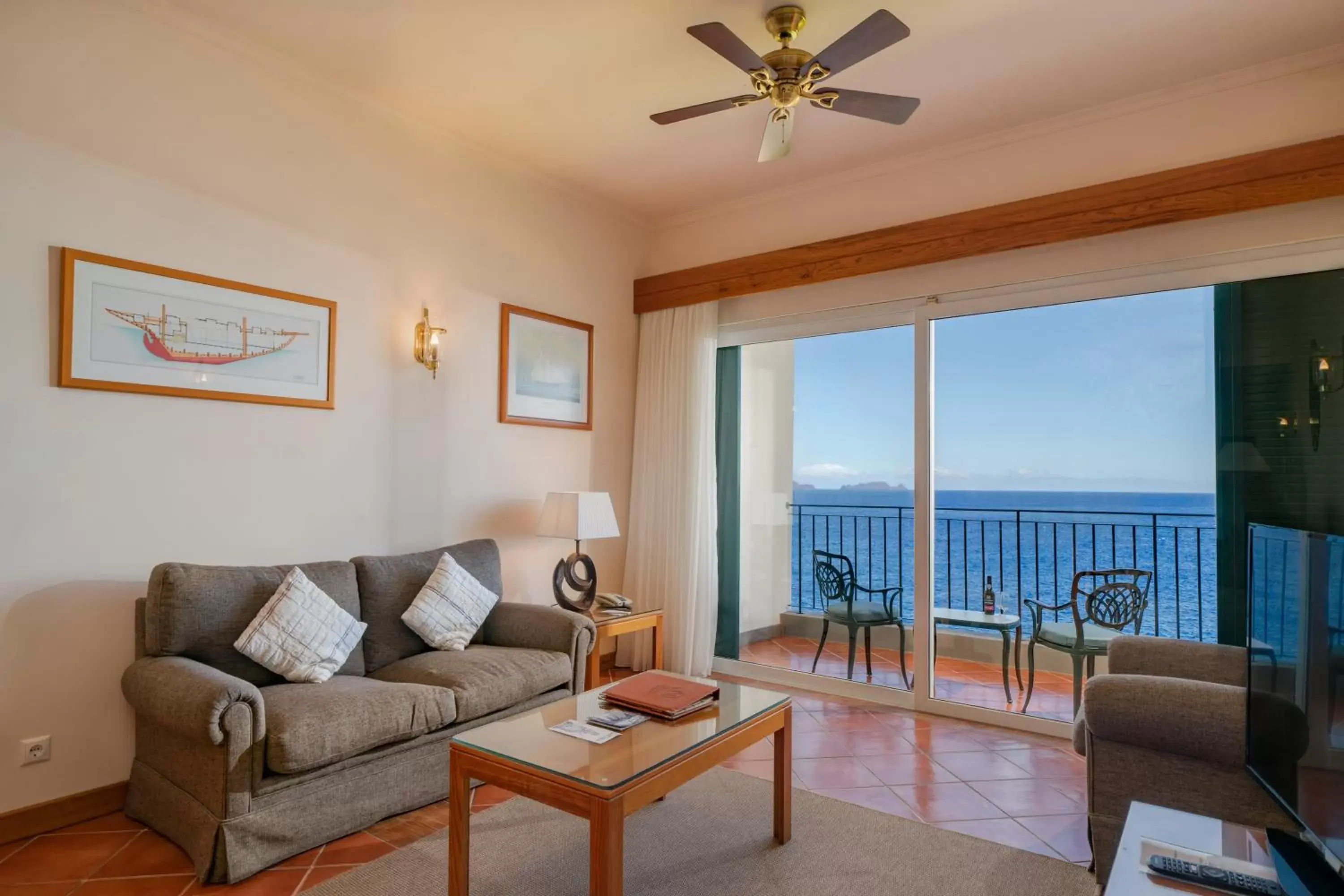 Living room, Seating Area in Albatroz Beach & Yacht Club