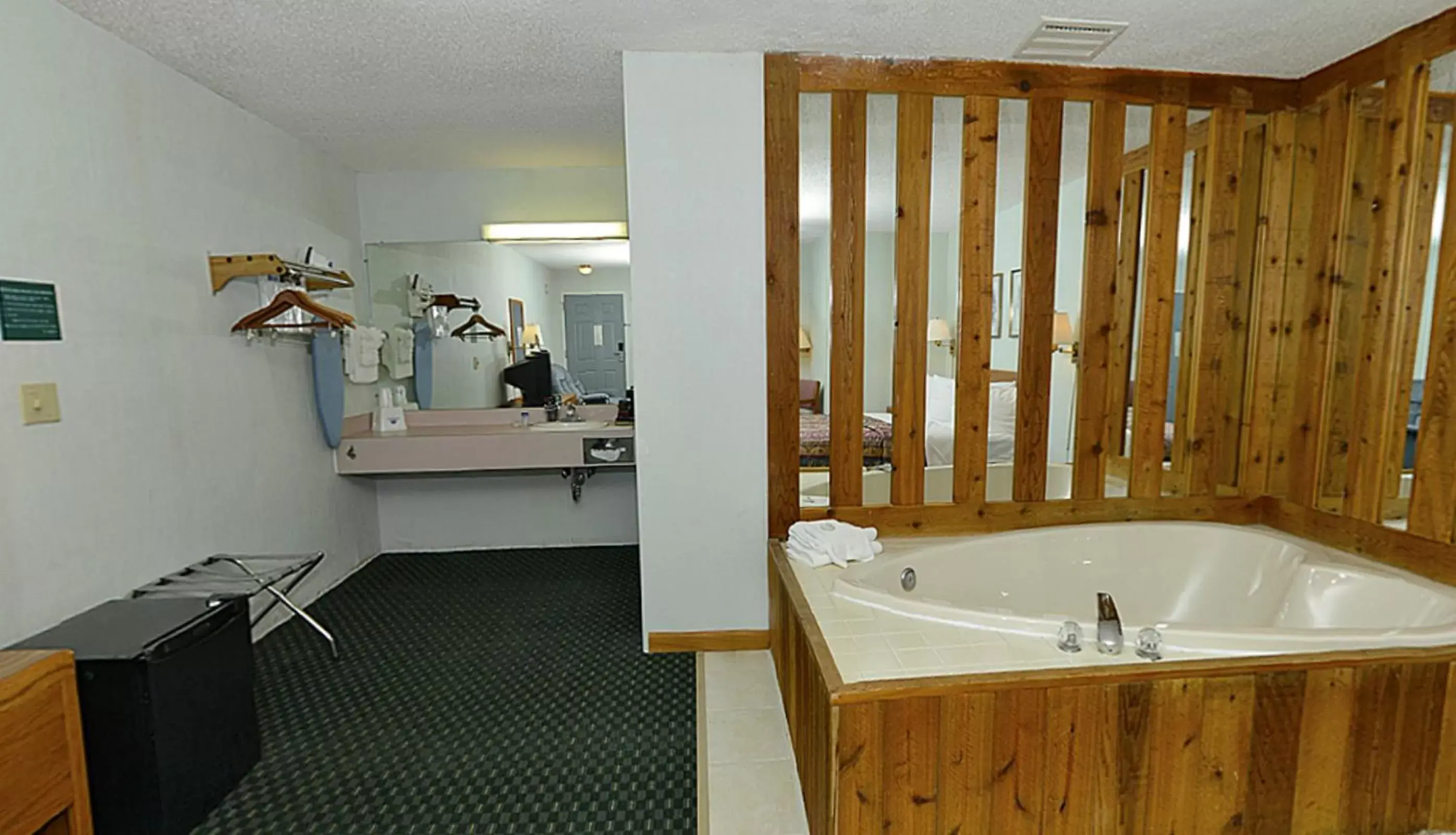 Hot Tub in Americas Best Value Inn St. Ignace