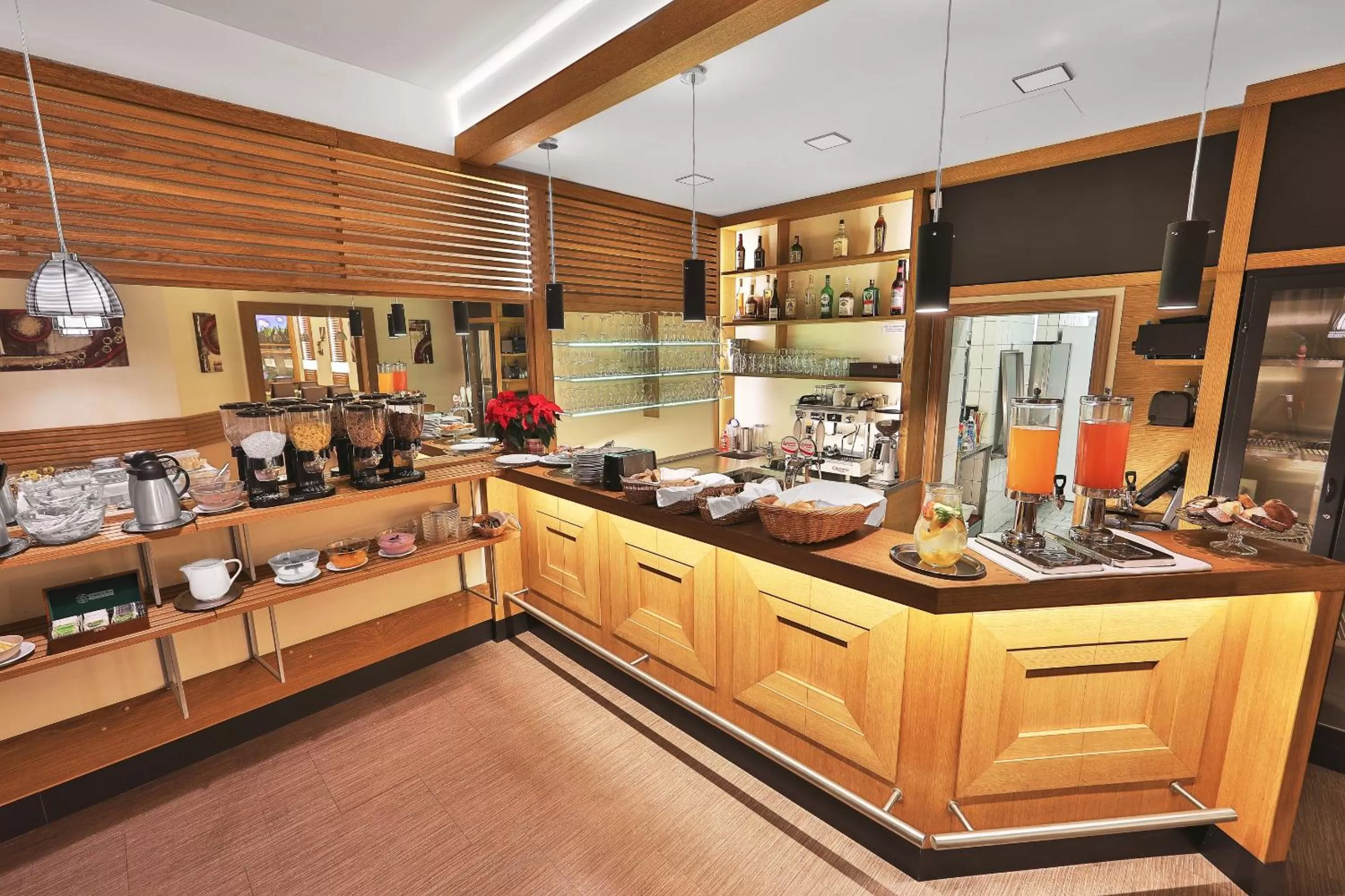 Restaurant/places to eat in Attic Hotel