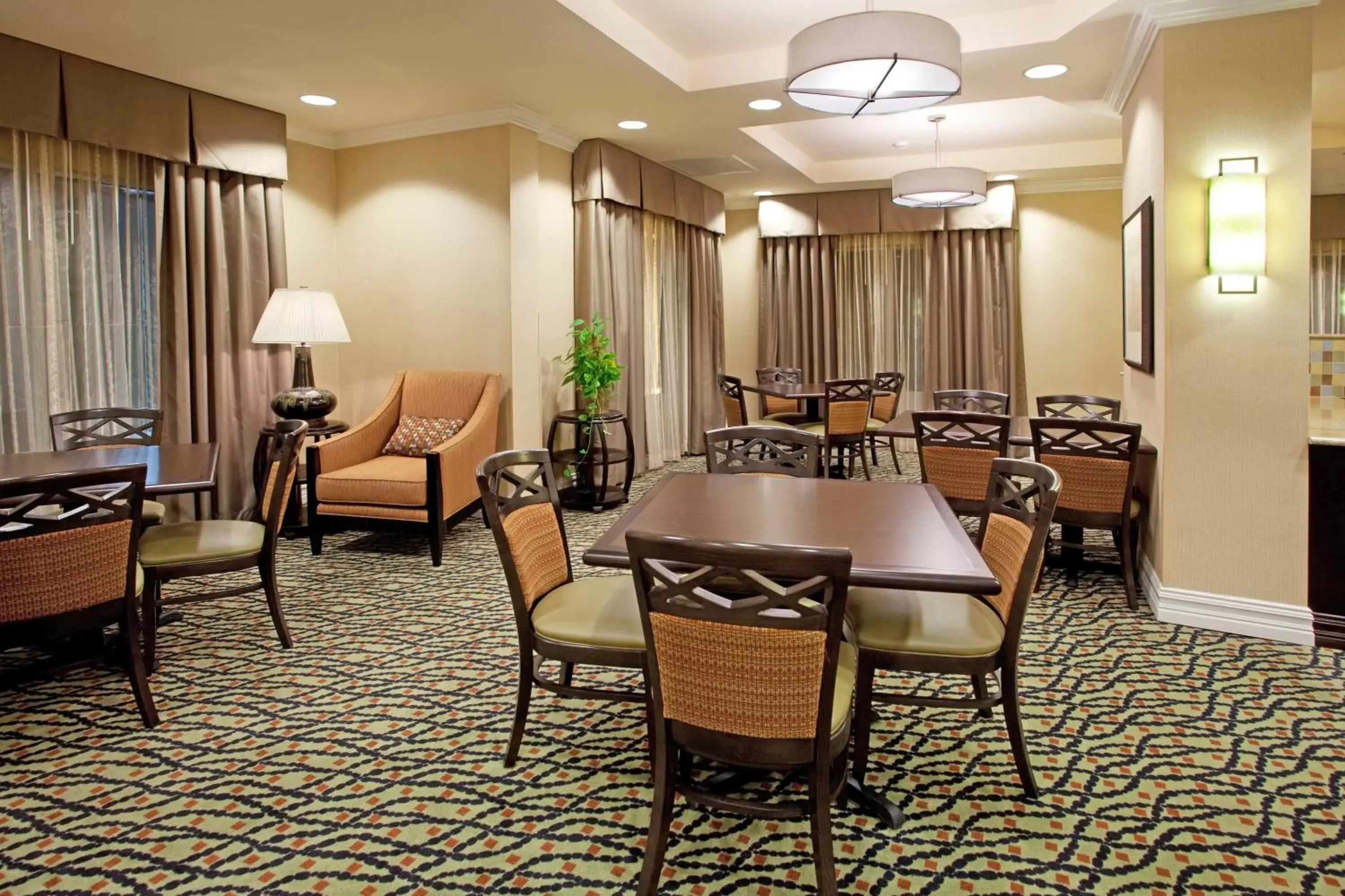 Breakfast, Restaurant/Places to Eat in Holiday Inn Express and Suites Newberry, an IHG Hotel