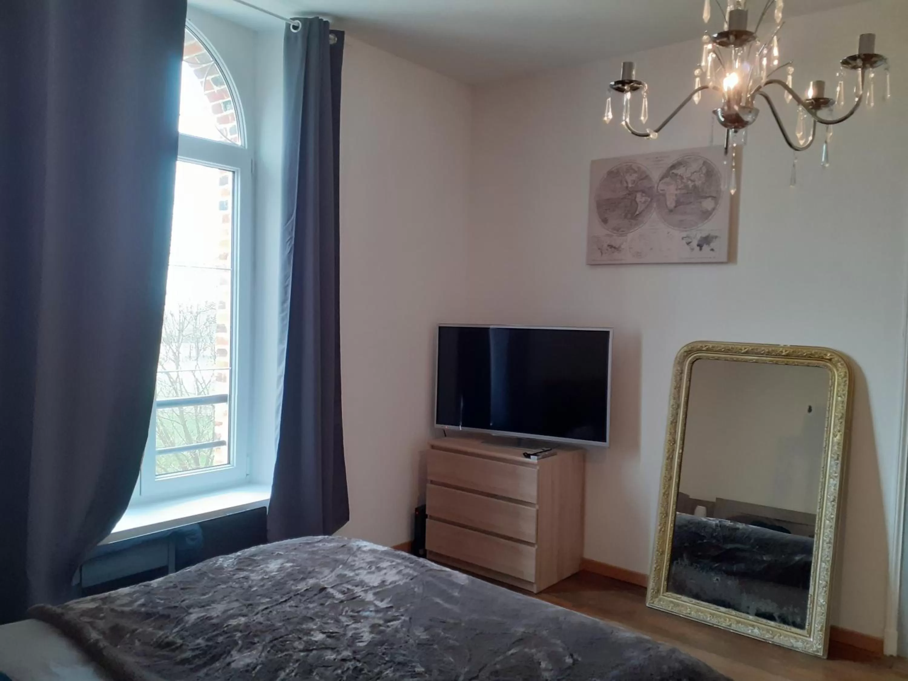 Photo of the whole room, TV/Entertainment Center in CHAMBRES D'HOTES DANS DOMAINE DE CHARME A EPERNAY