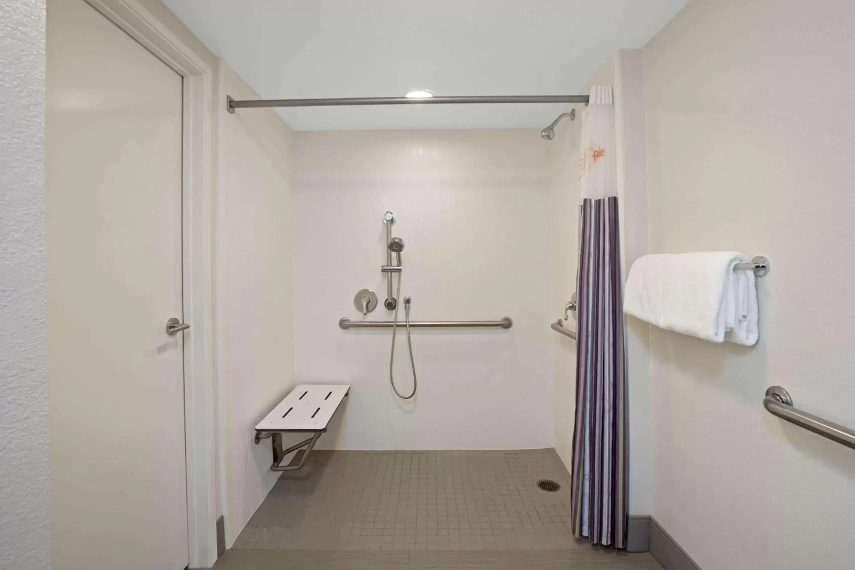 Shower, Bathroom in La Quinta by Wyndham Rancho Cordova Sacramento