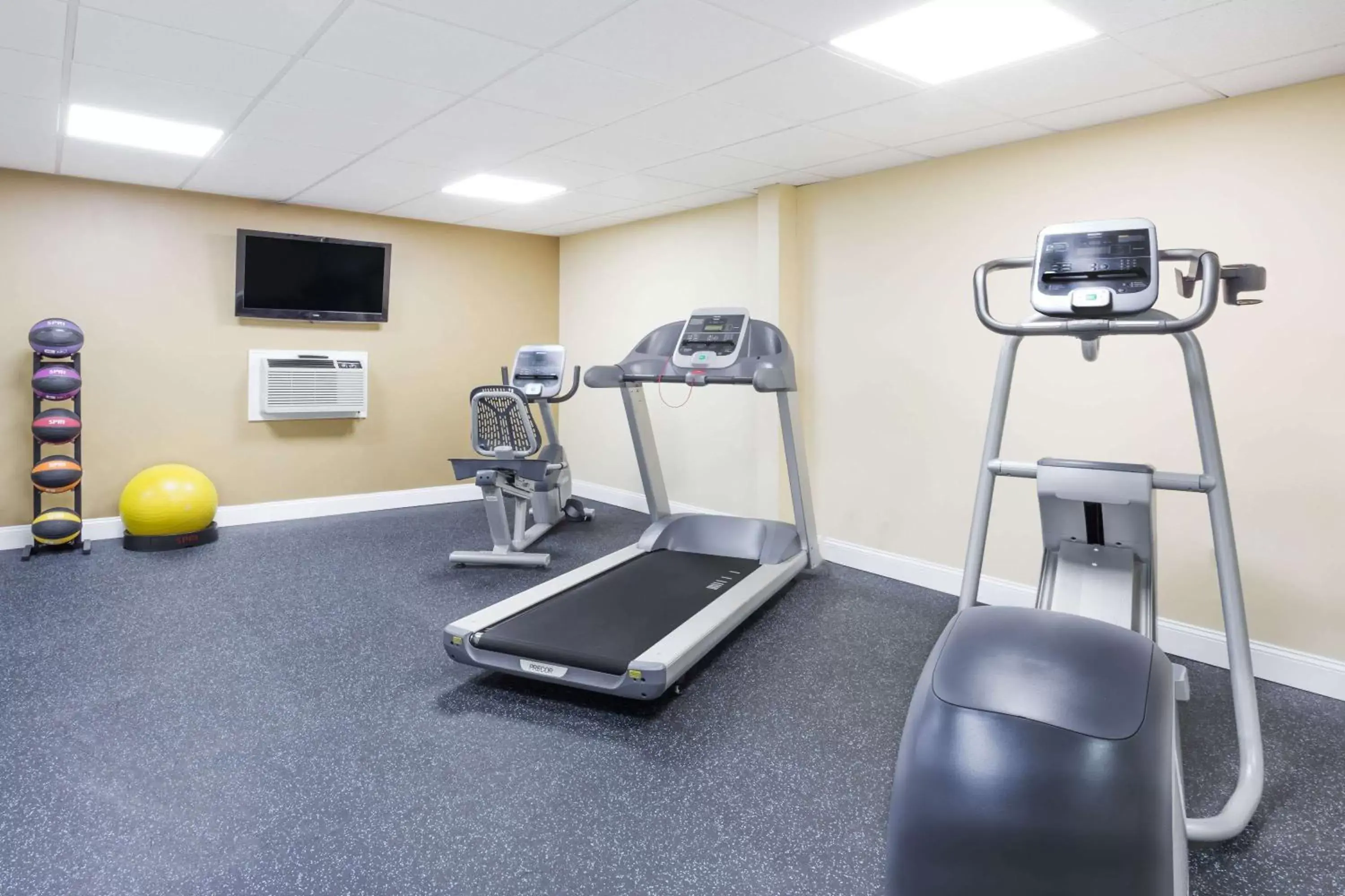 Fitness centre/facilities, Fitness Center/Facilities in Days Inn by Wyndham Staunton