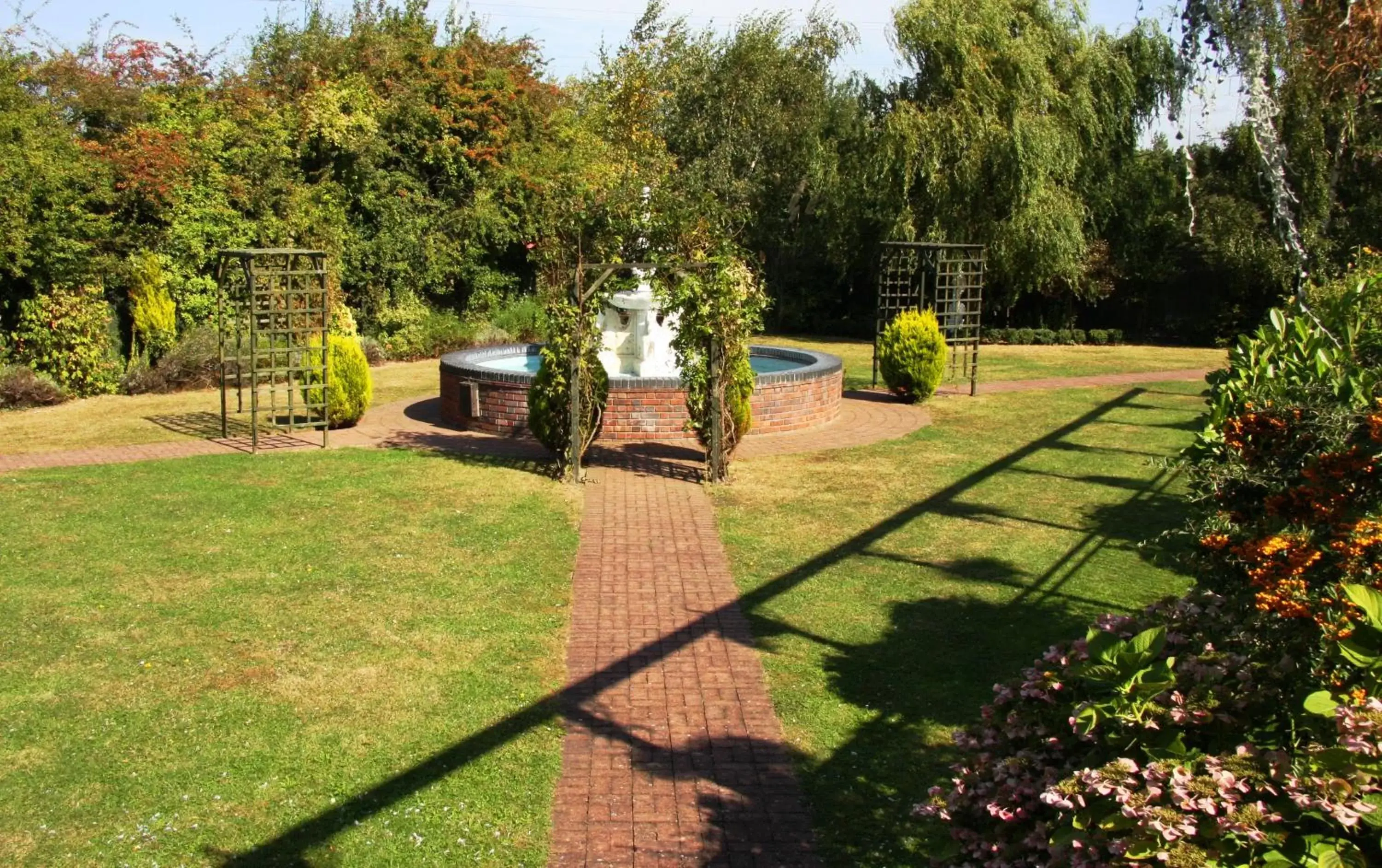 Garden in Best Western Thurrock Hotel