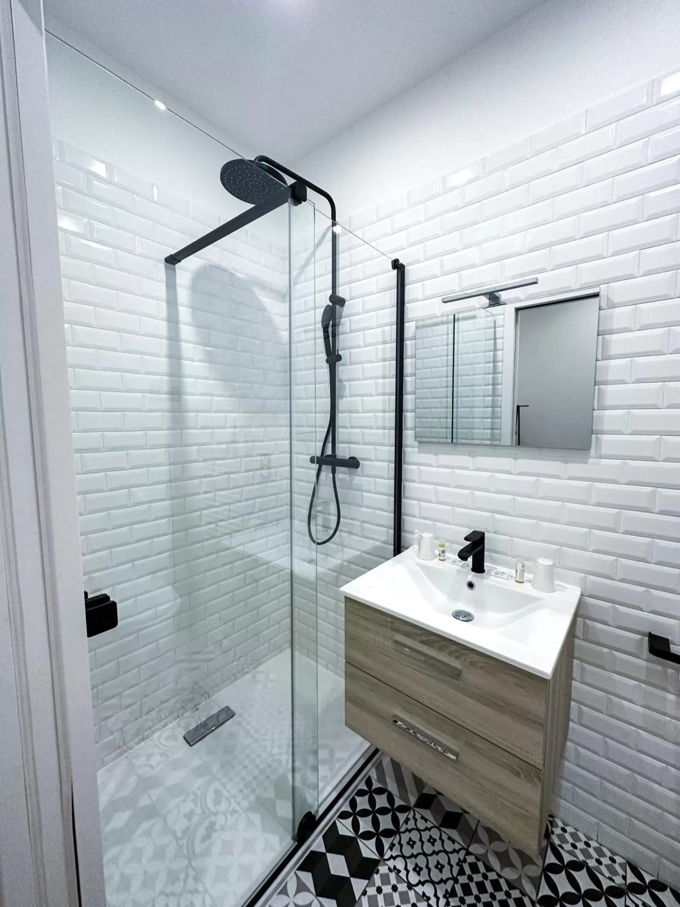 Bathroom in Hôtel d'Angleterre, Salon-de-Provence