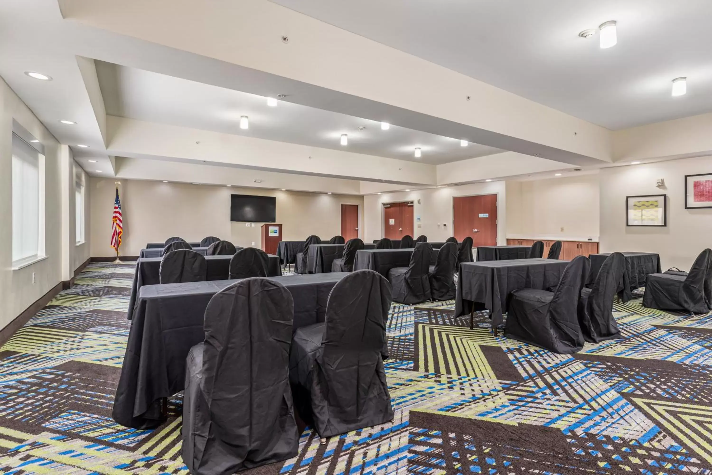 Meeting/conference room in Holiday Inn Express & Suites Van Buren-Fort Smith Area, an IHG Hotel