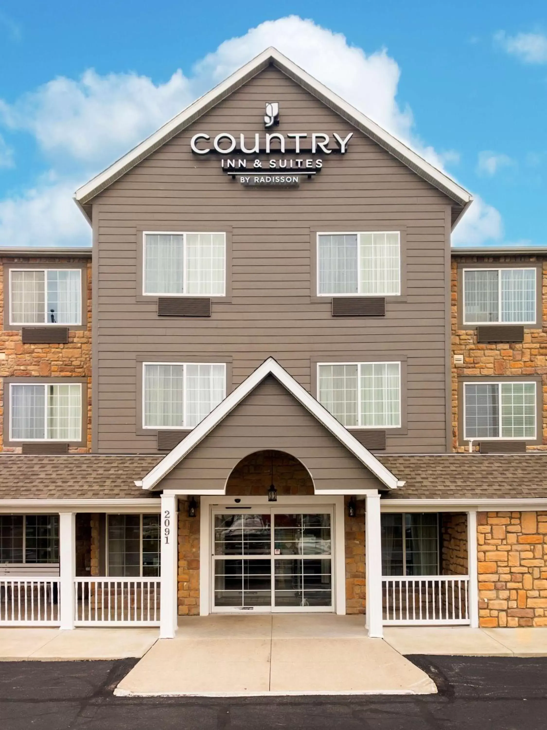 Facade/entrance, Property Building in Country Inn & Suites by Radisson, Marion, OH
