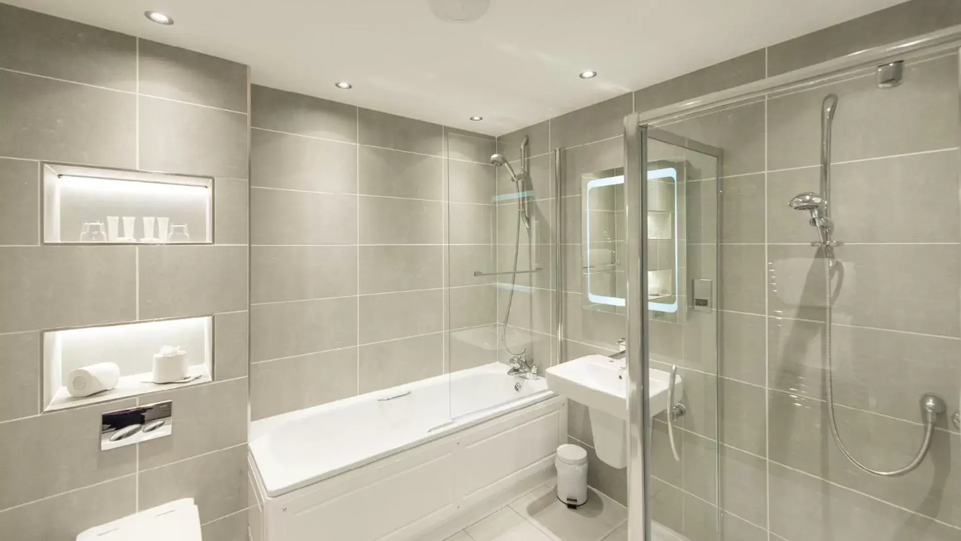 Bathroom in The Royal & Fortescue Hotel