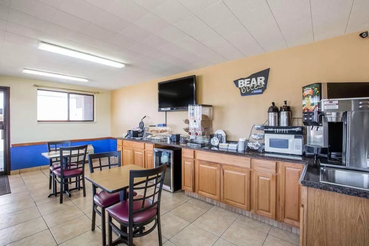 On-site shops in Travelodge by Wyndham Great Bend