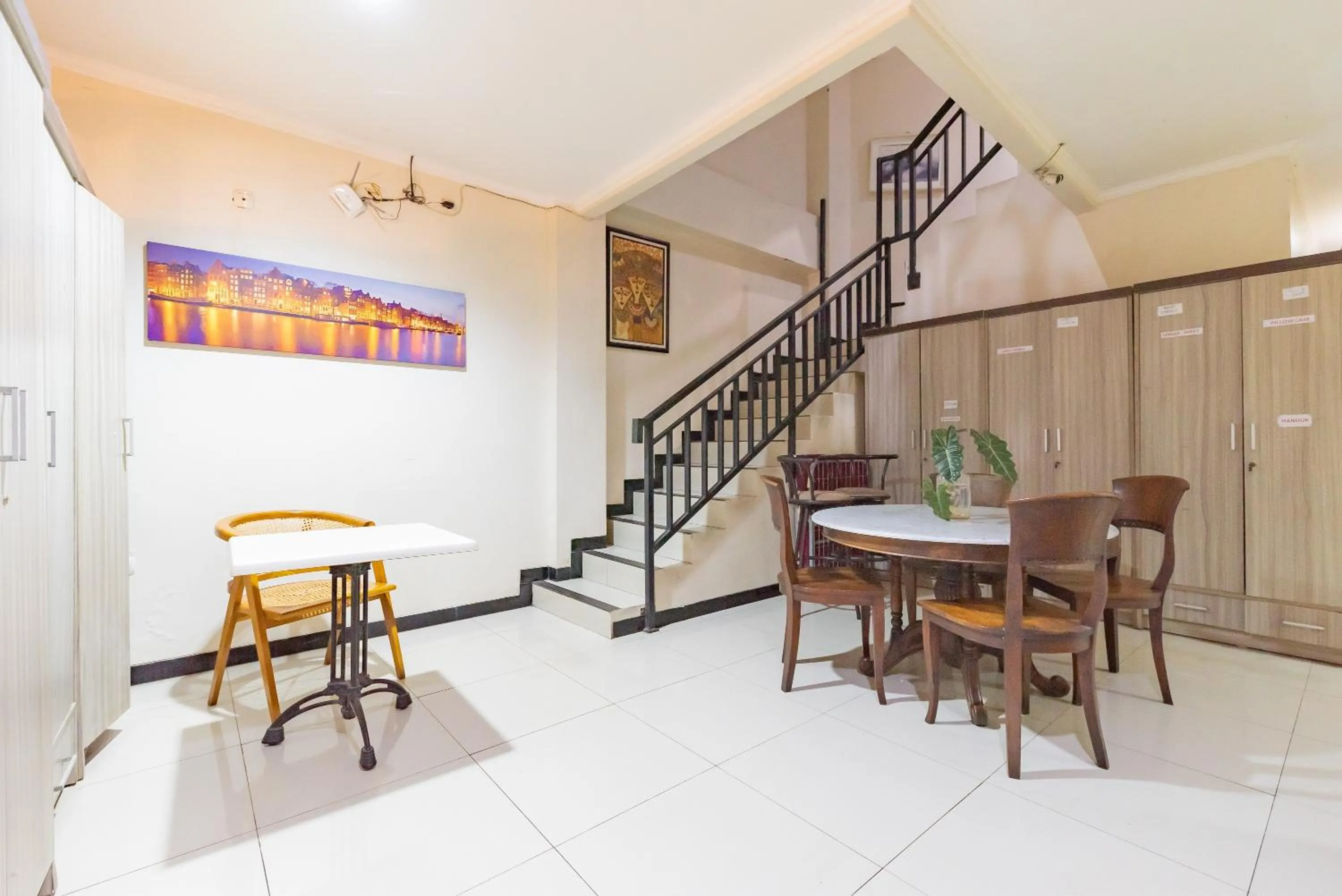 Dining area in RedDoorz near Botani Square Mall