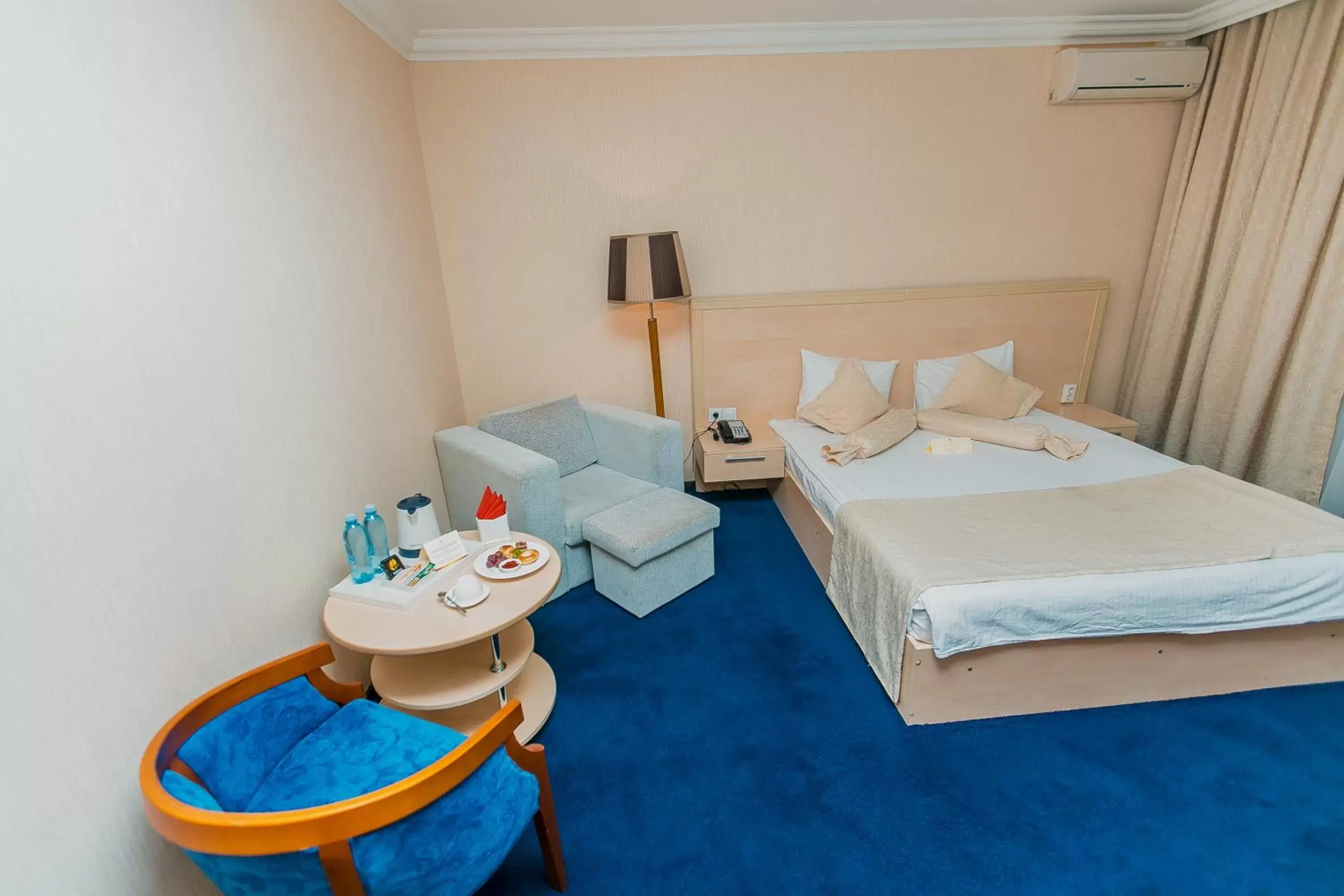 Coffee/tea facilities, Bed in King Hotel Astana