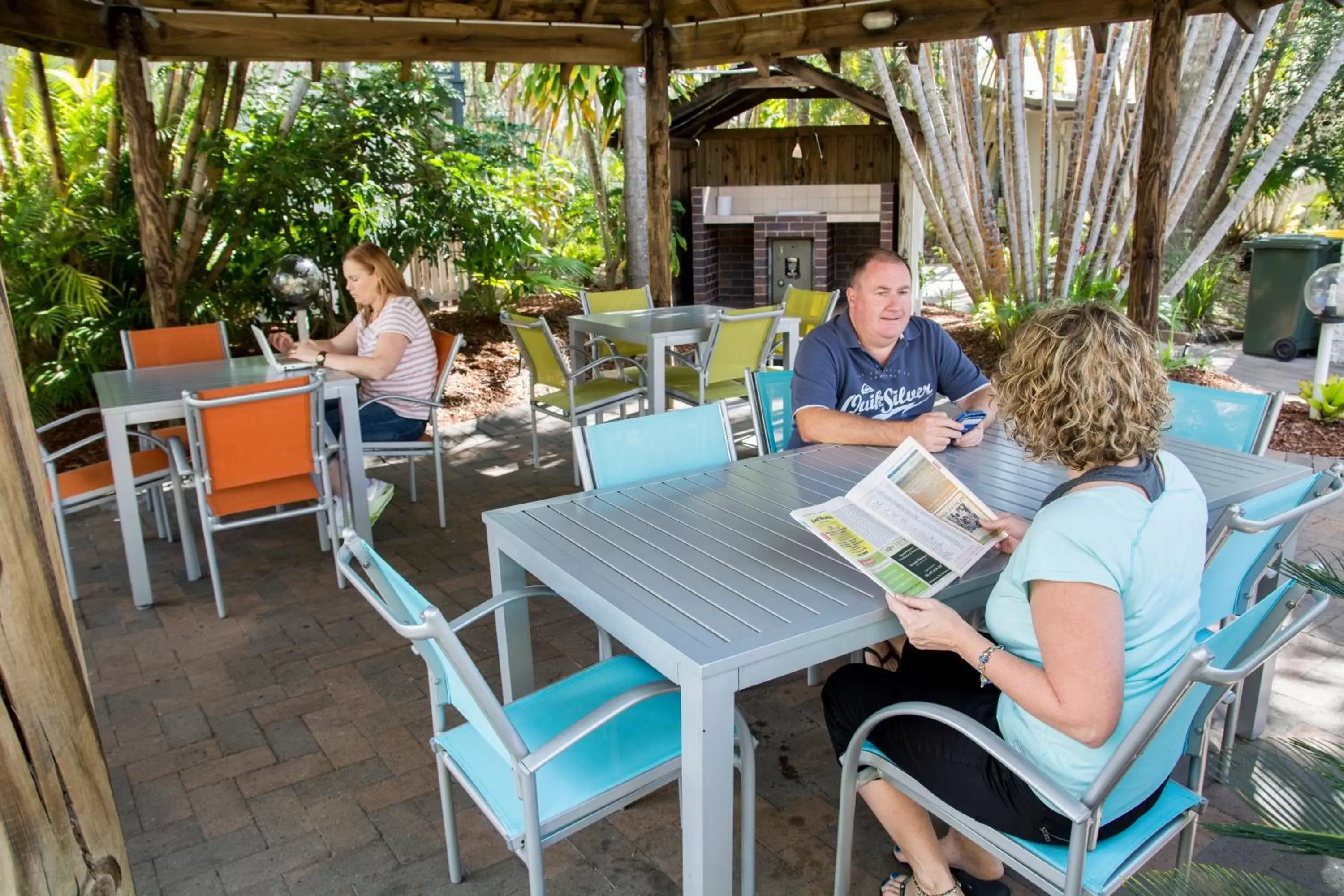 Balcony/Terrace, Restaurant/Places to Eat in The Beach Motel Hervey Bay