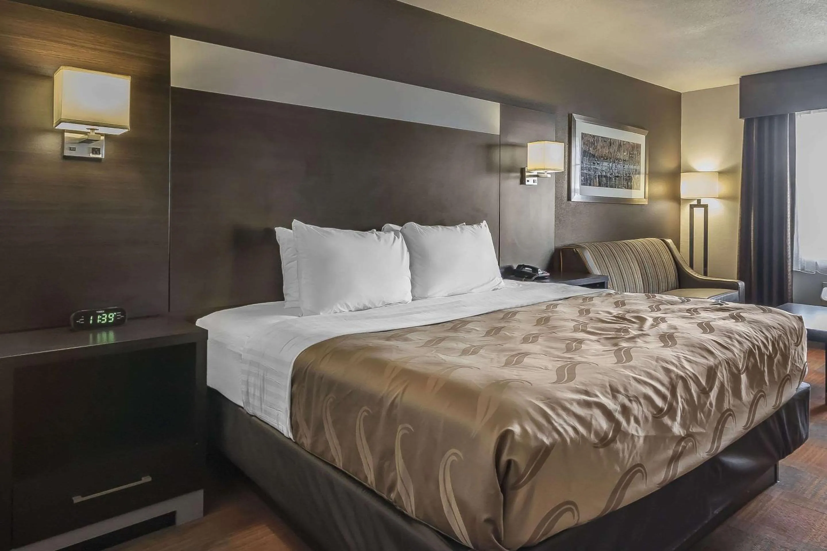 Photo of the whole room, Bed in Quality Inn & Suites Stuttgart North