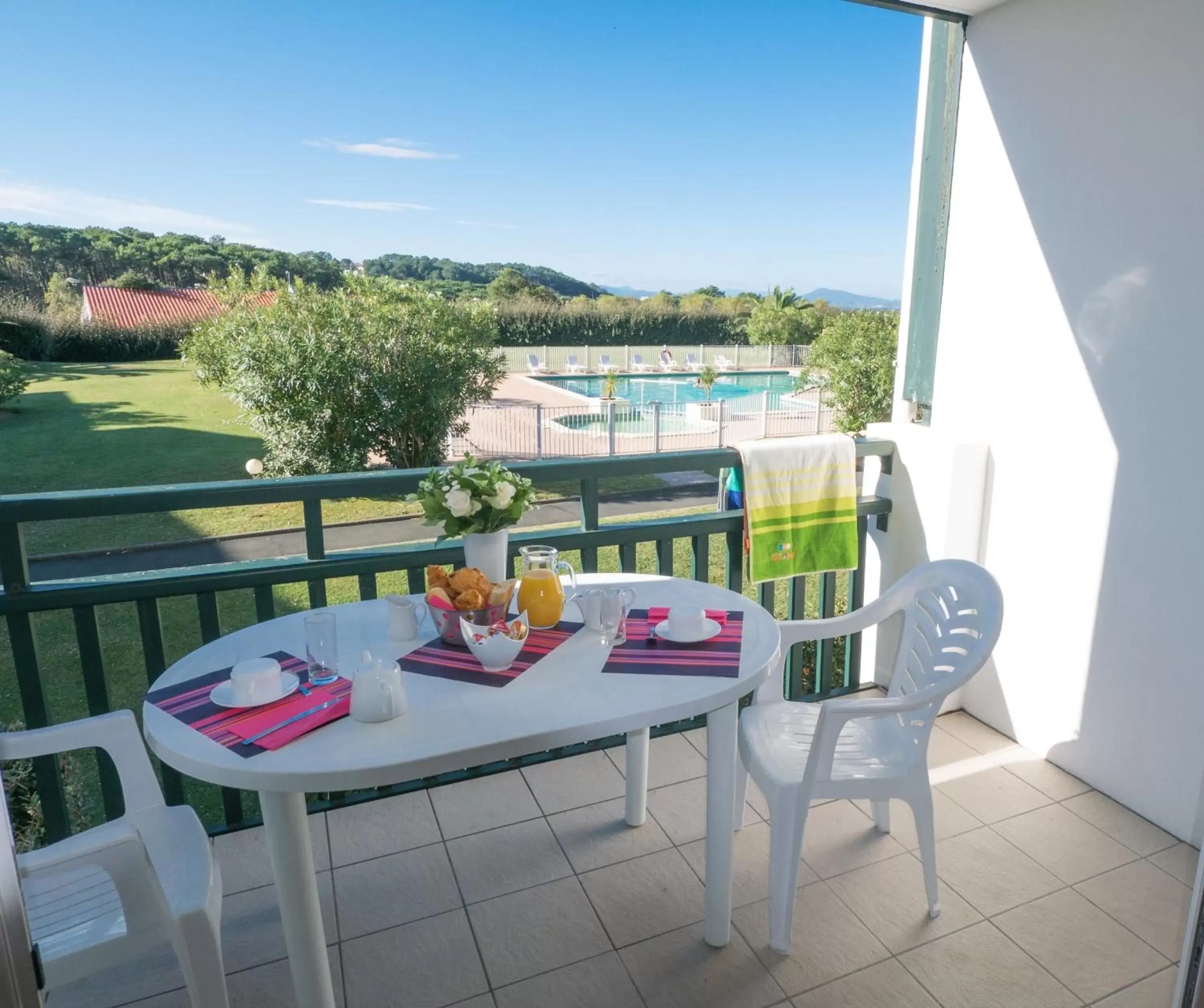 View (from property/room), Balcony/Terrace in Résidence Mer & Golf Ilbarritz
