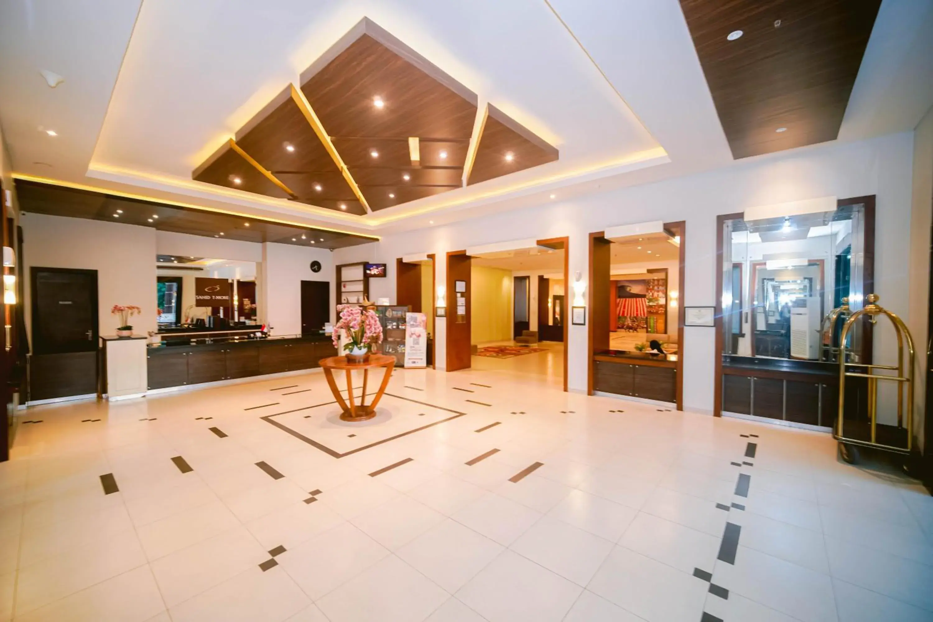Lobby/Reception in Sahid T-More Hotel