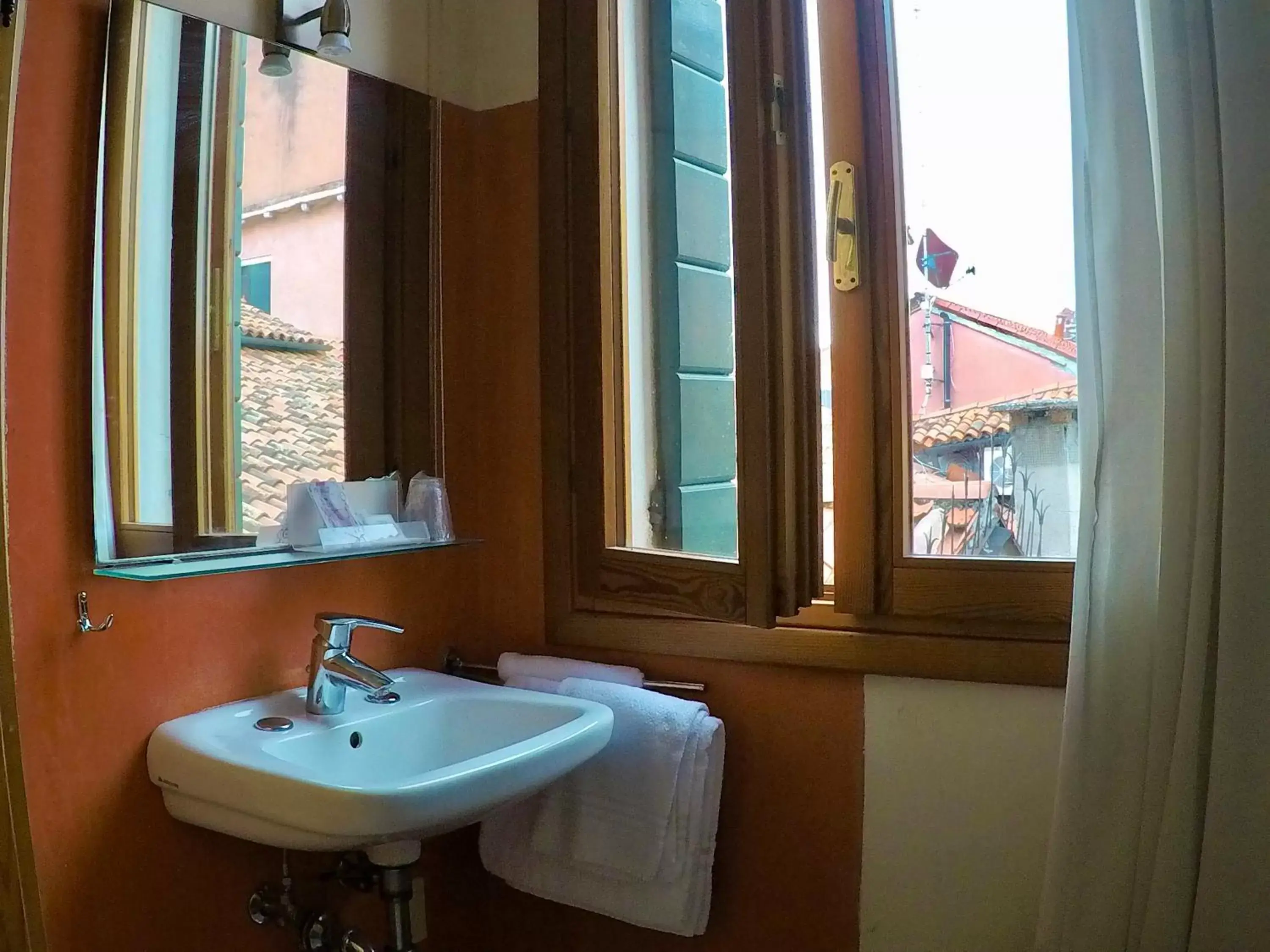 Area and facilities, Bathroom in Locanda Silva