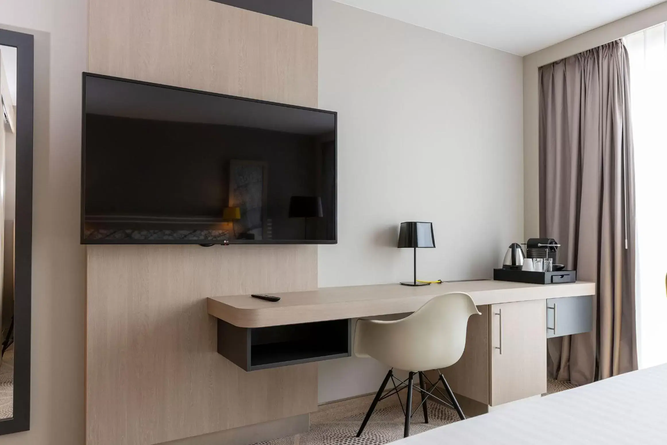 TV and multimedia, Kitchen/Kitchenette in Hilton Garden Inn Bordeaux Centre