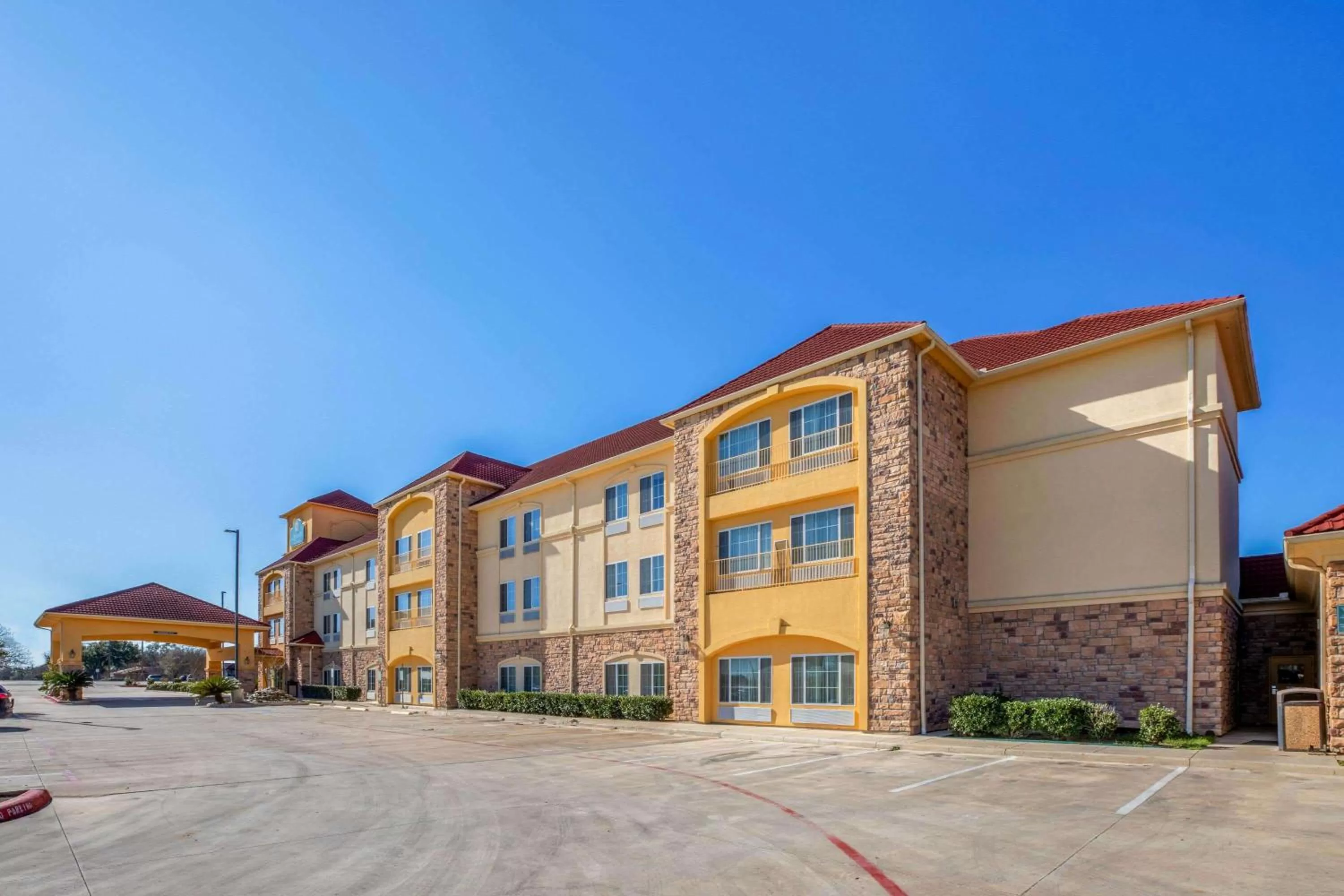 Property building in La Quinta by Wyndham Floresville