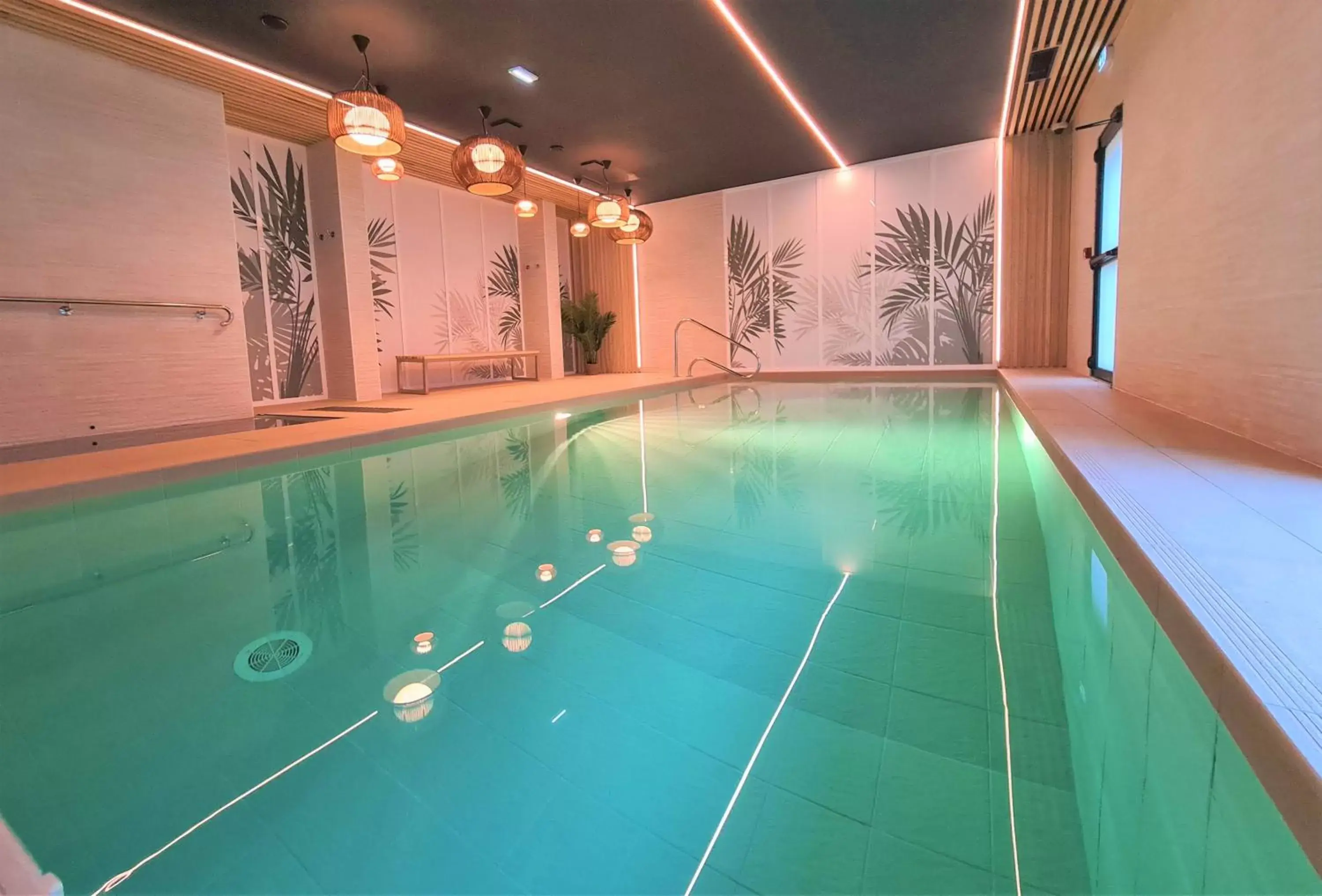 Swimming Pool in PADJA Hôtel & Spa Vannes