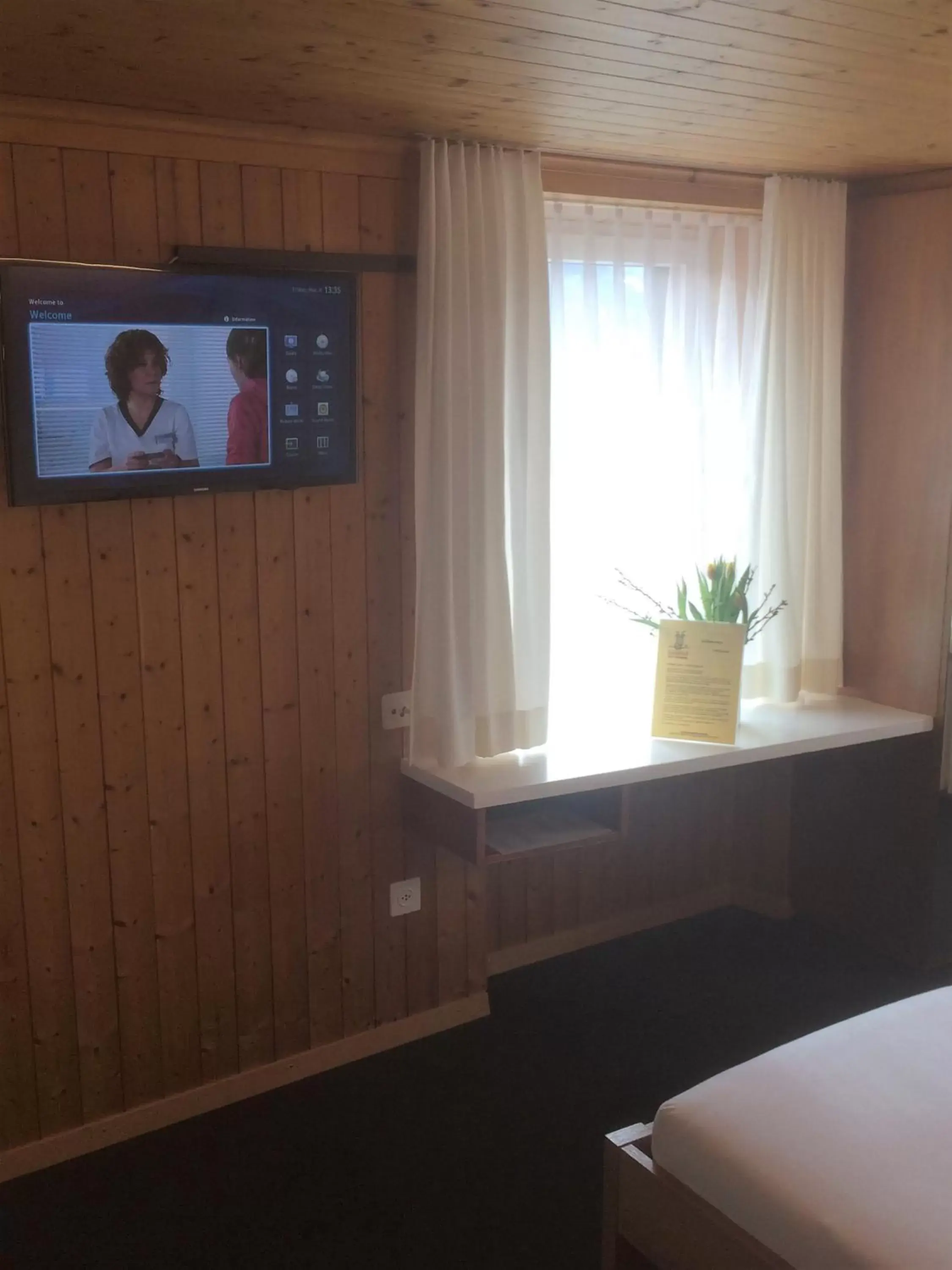 Photo of the whole room, TV/Entertainment Center in Hotel Restaurant Heidihof