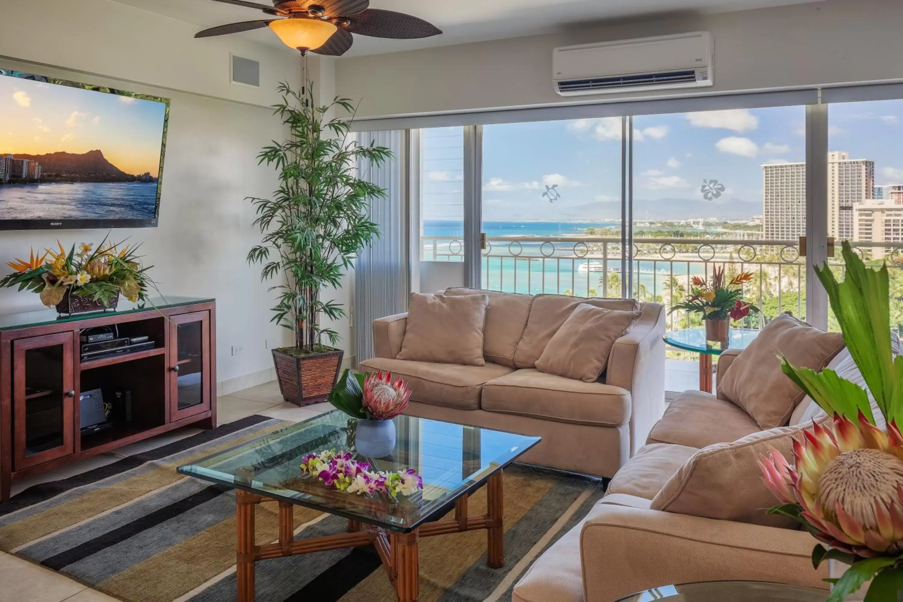 Living room, Seating Area in Castle Waikiki Shore Beachfront Condominiums